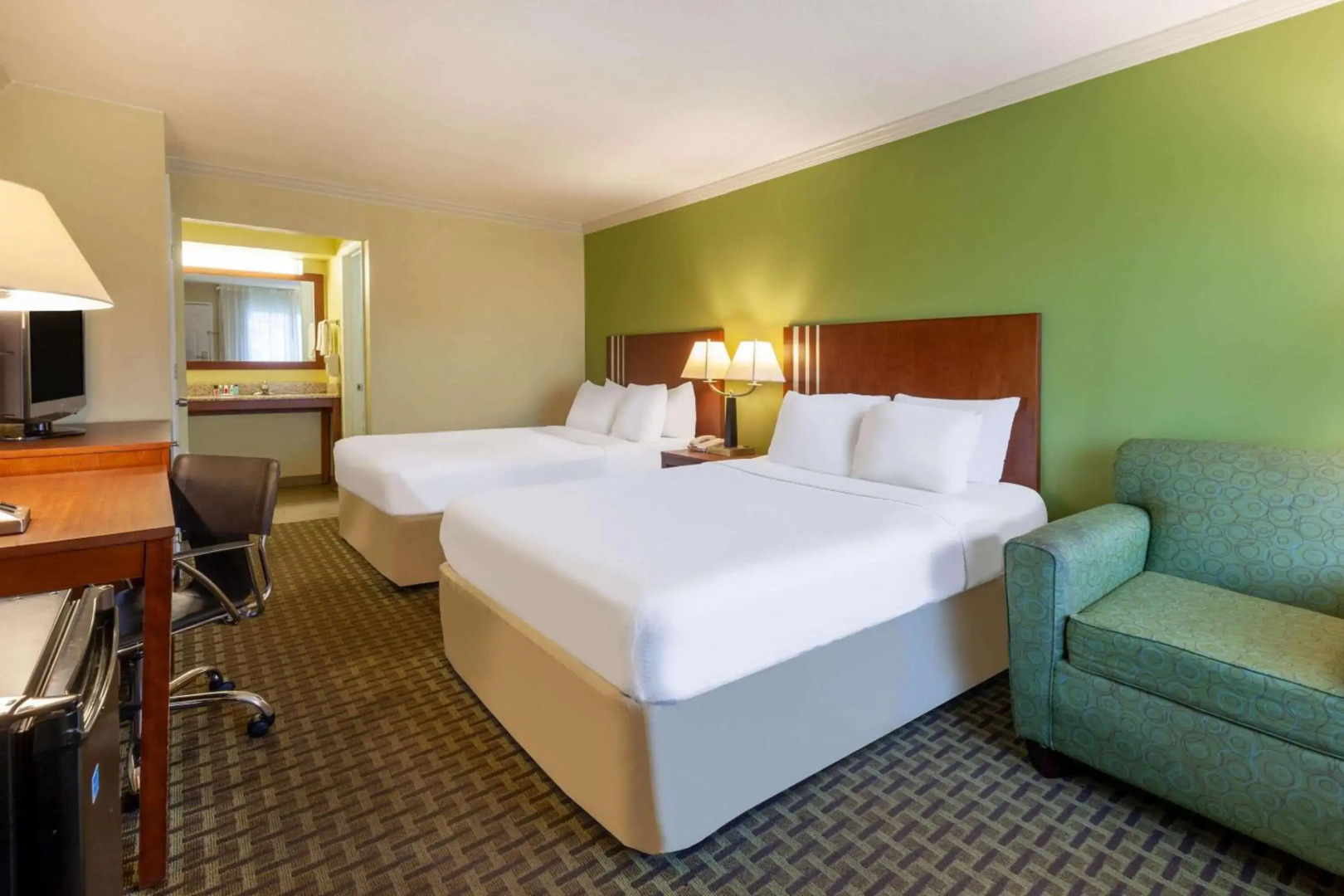 Days Inn by Wyndham Austintown