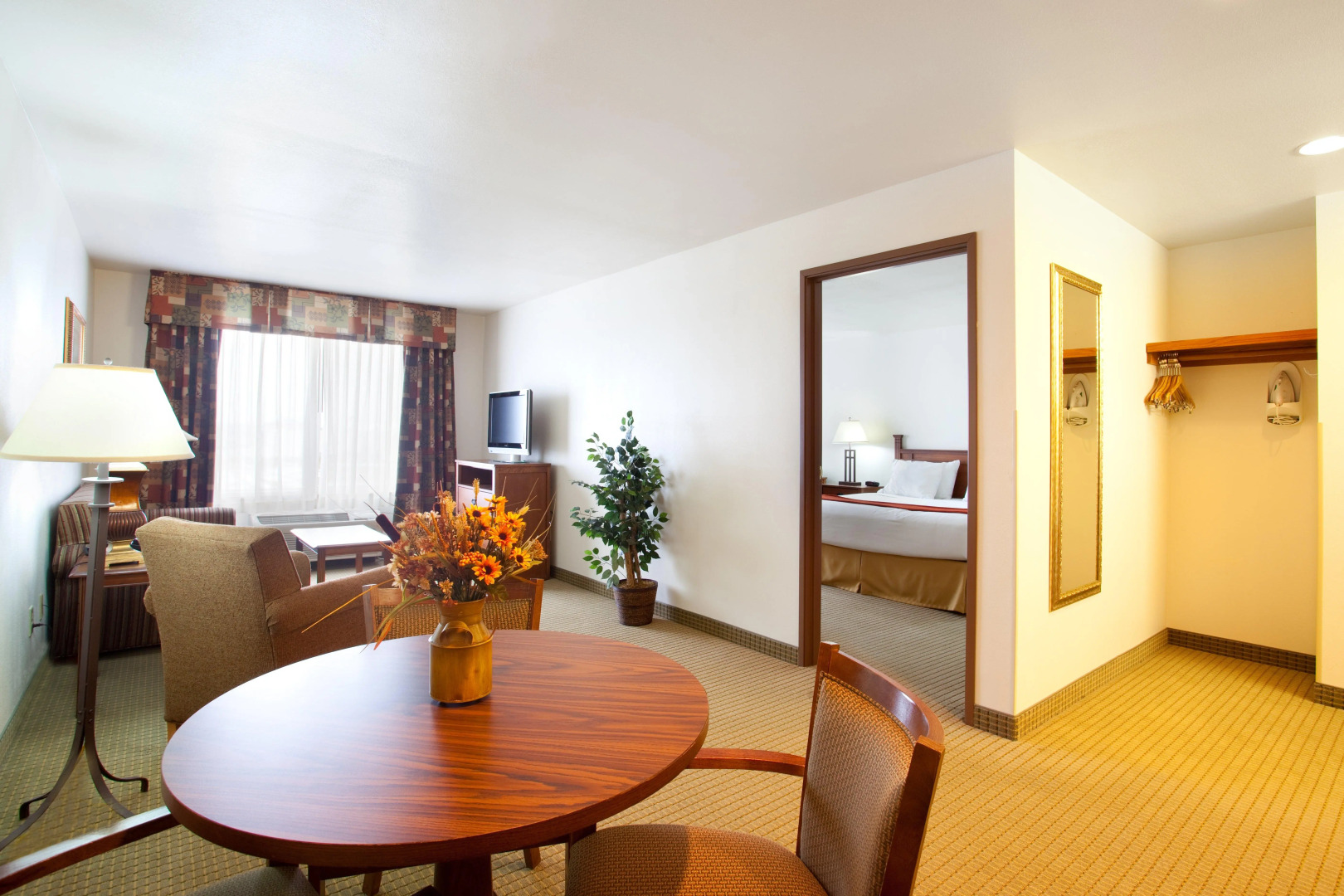 Holiday Inn Express & Suites Mattoon by IHG