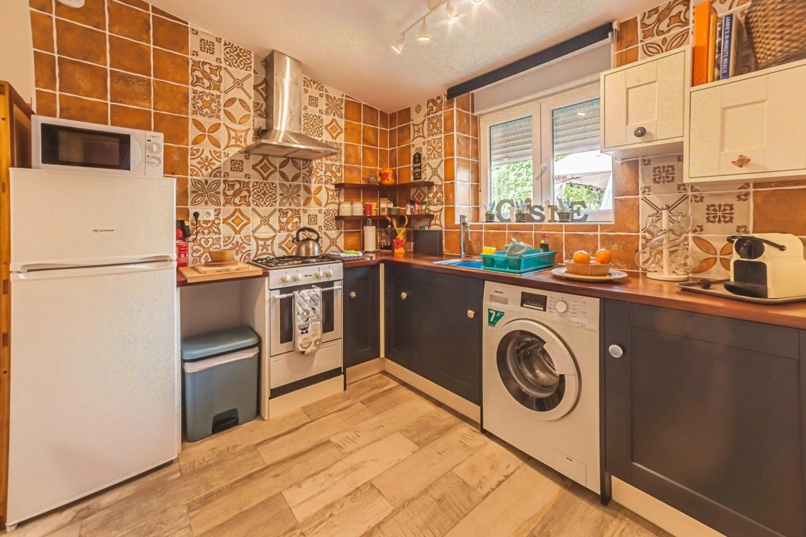 Self Catering Garden Apartment with a Private Garden and Shared Pool