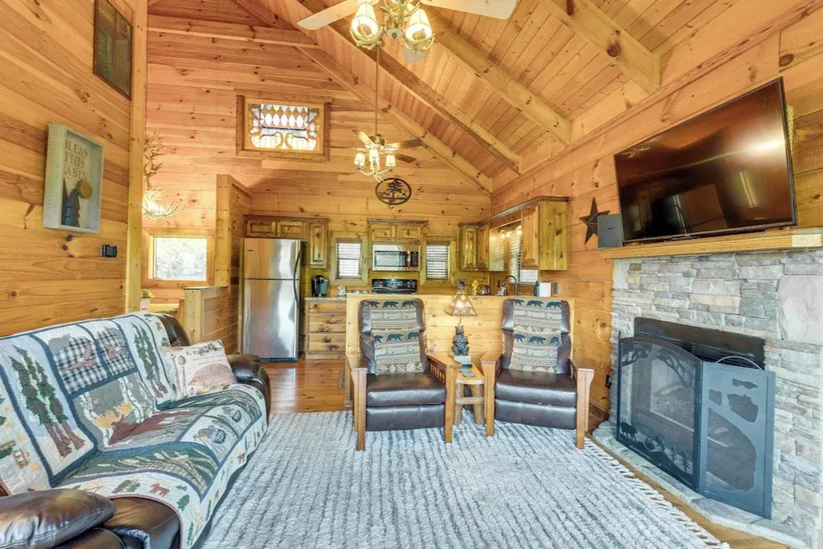 Private Hot Tub: Riverfront Cabin in Murphy