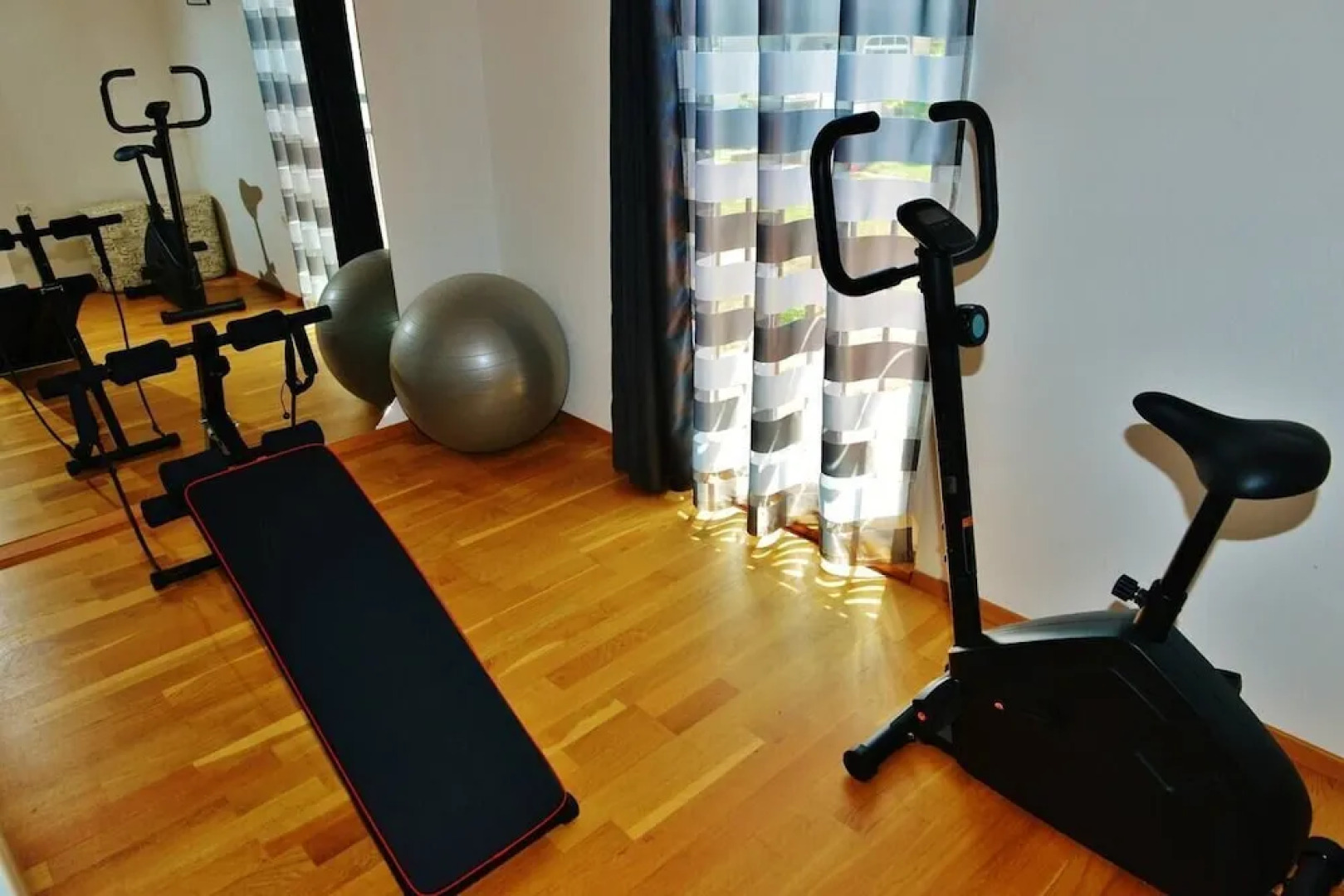 Villa Doris With Heated Pool gym and Kids Playground