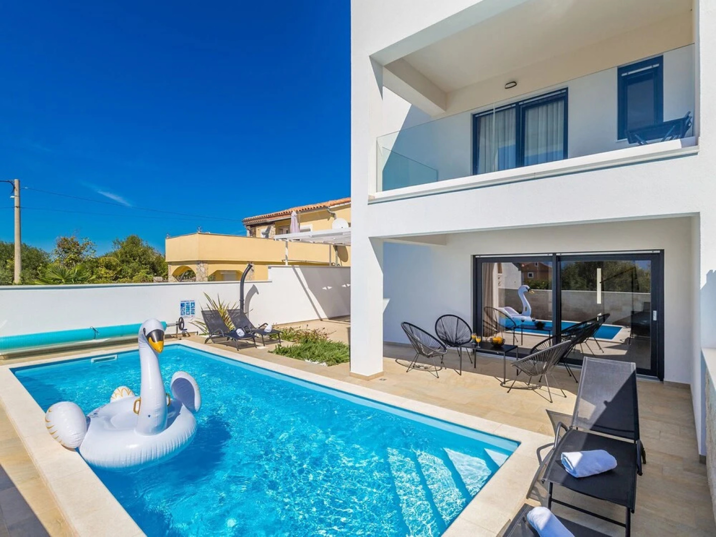 Scenic Villa in Linardi?i With Private Swimming Pool