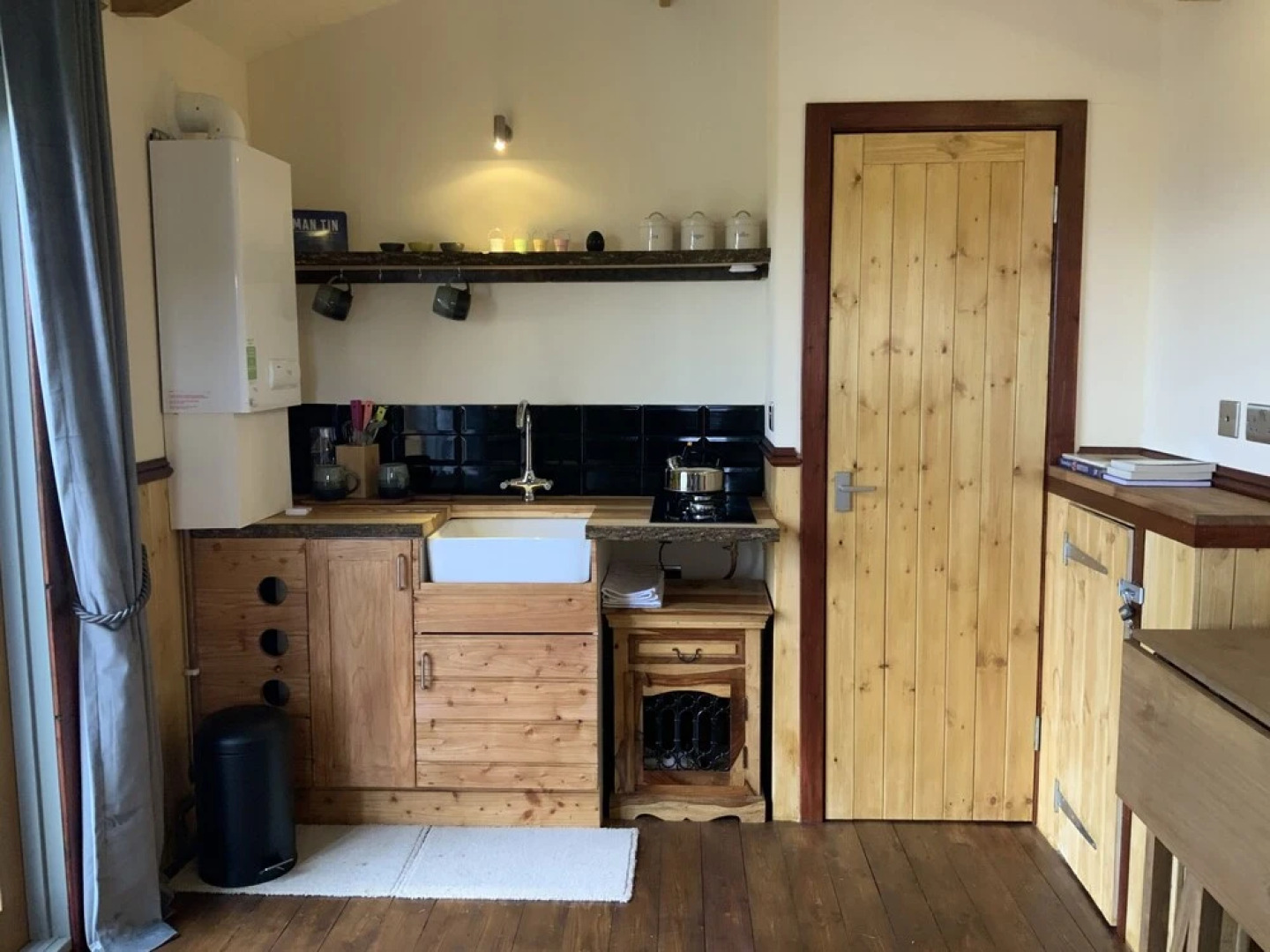 Easter Airfields off Grid Shepherds hut