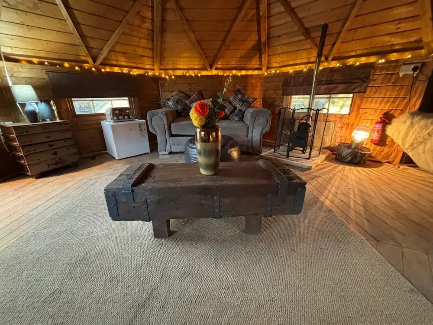 Hobbit Haven Hot Tub and Countryside Bliss