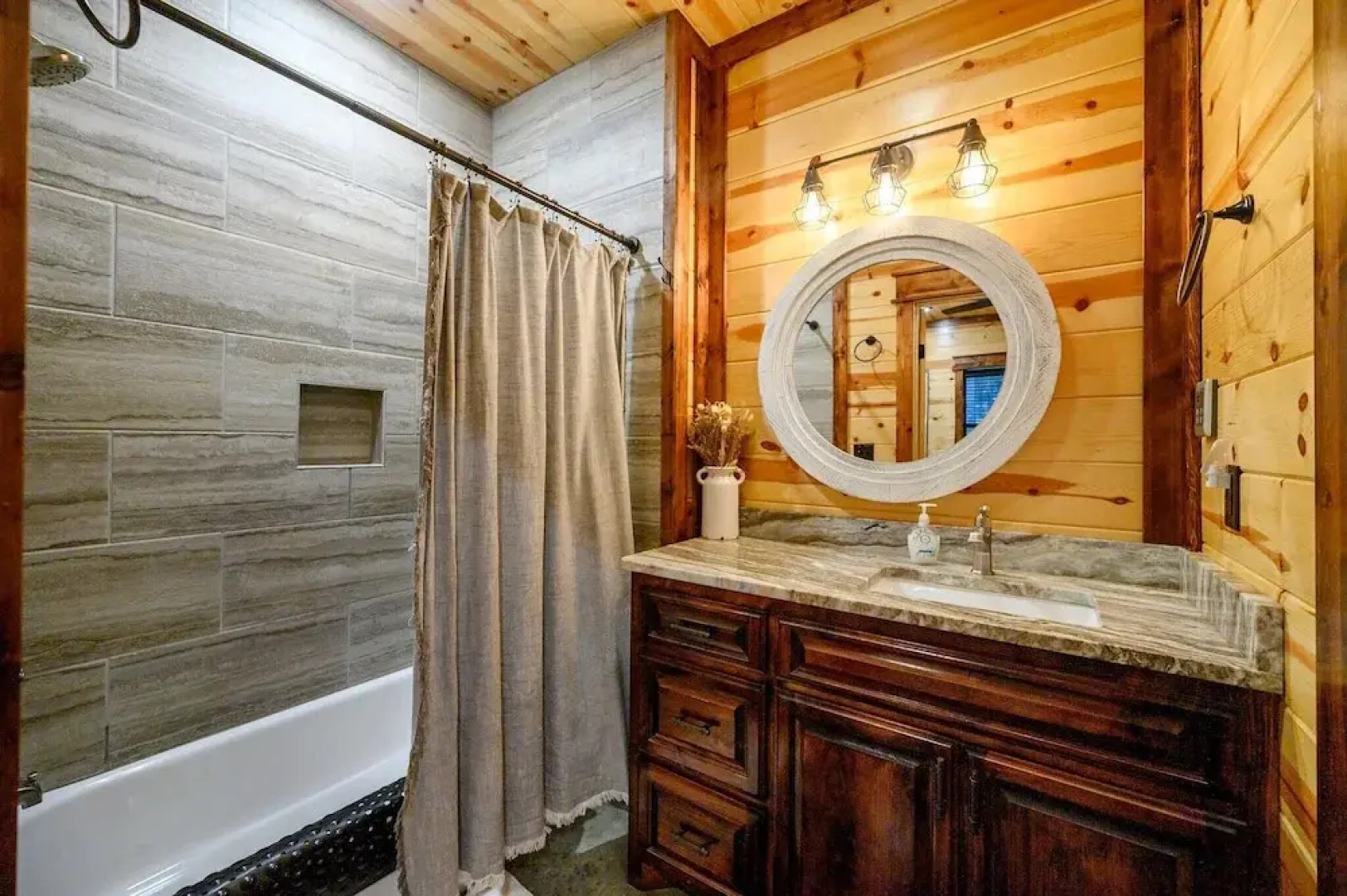 Sugar Daddy Cabin for 13!