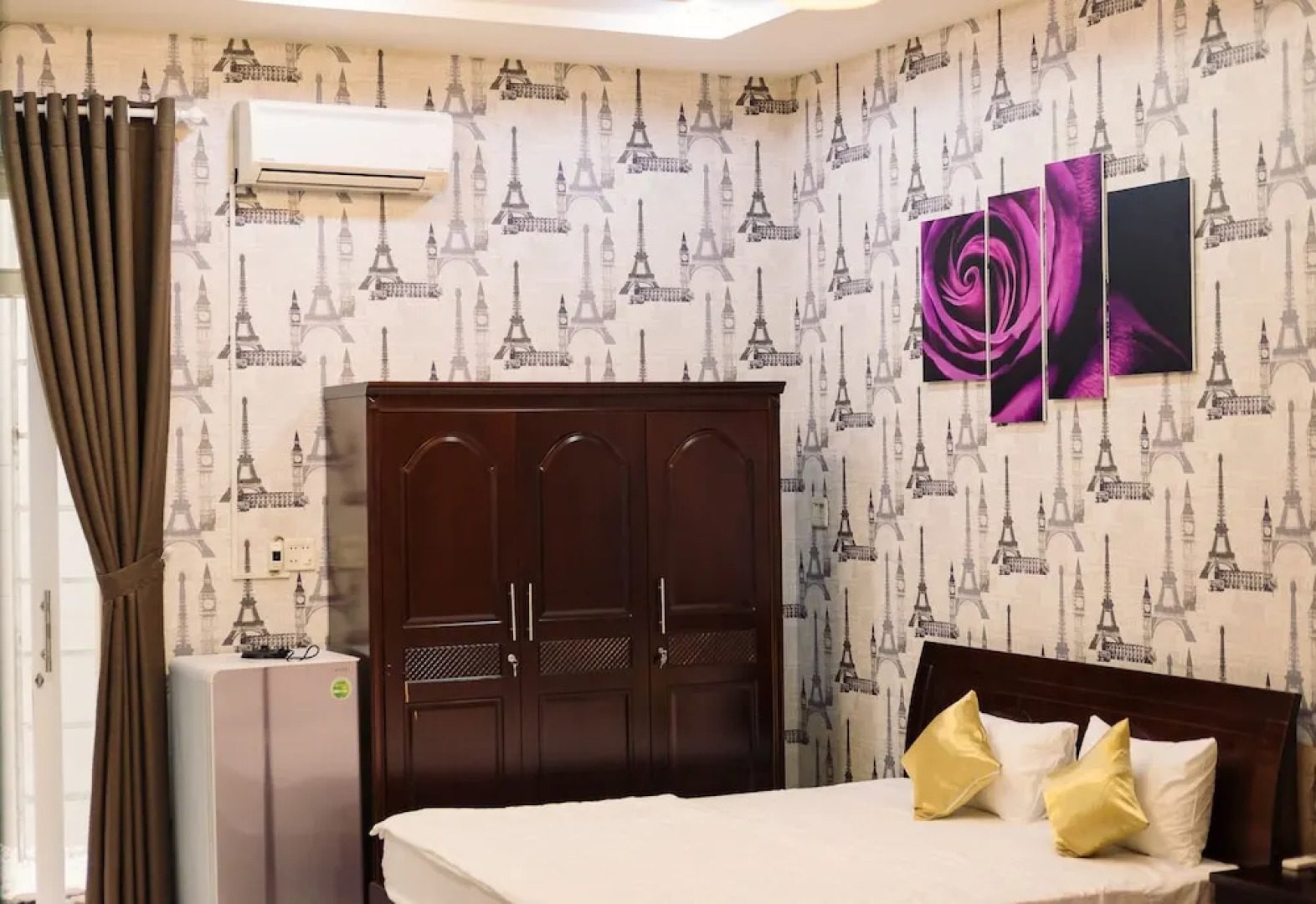 White Hotel - Hostel