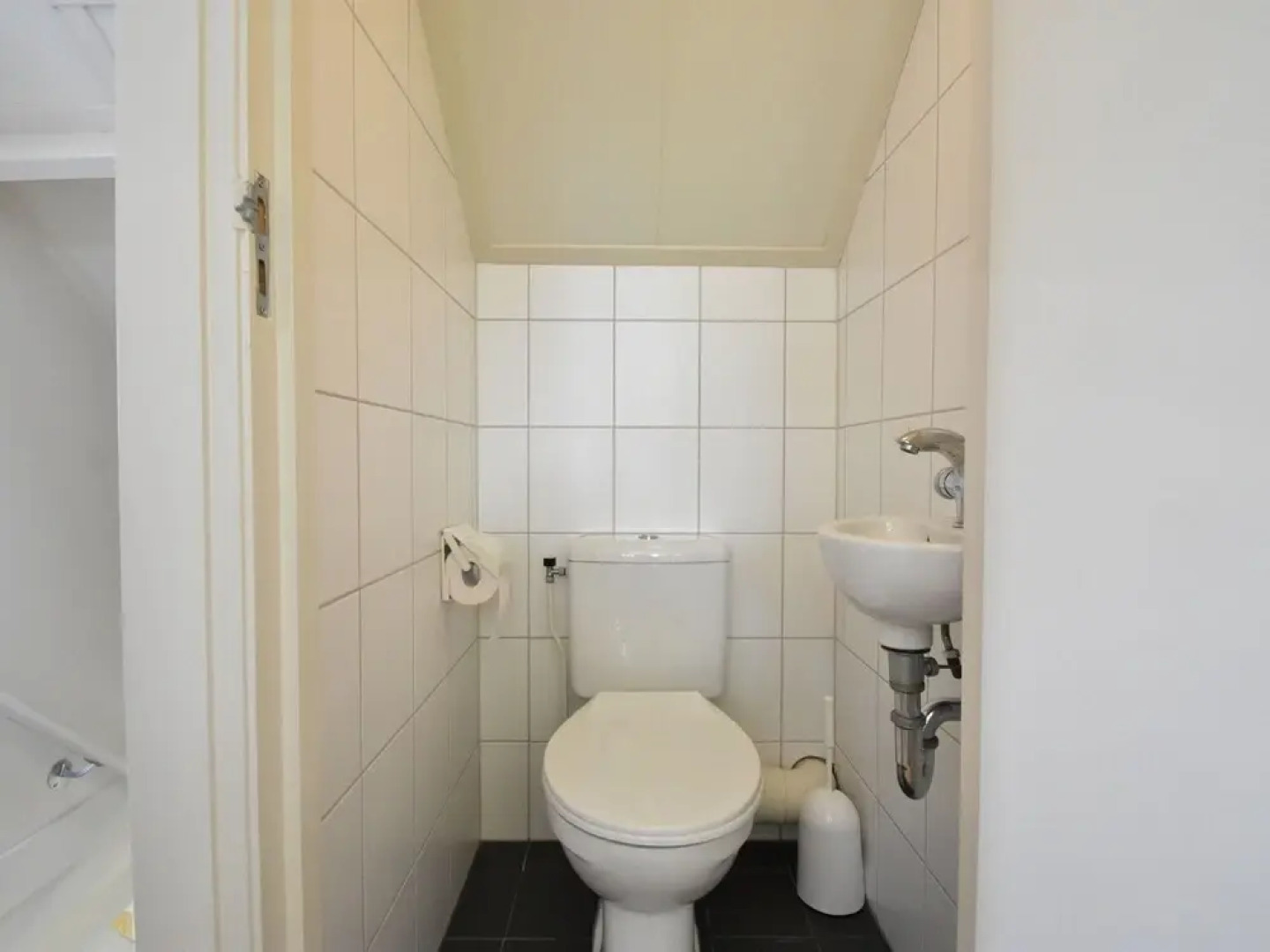 Alluring Holiday Home in Burgh Haamstede With Terrace