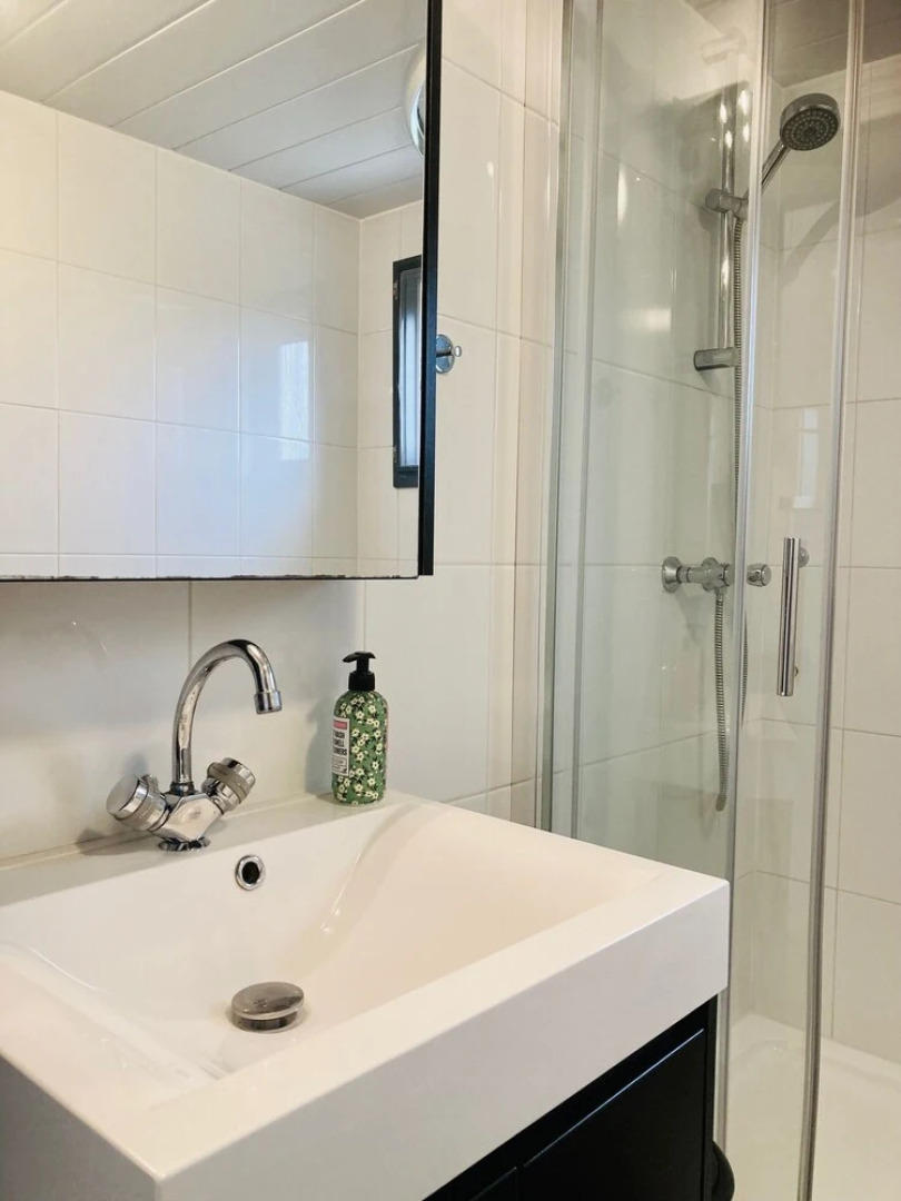 Chalet Gaby With Sauna, Private Dock, and Canoes at Lauwersmeer