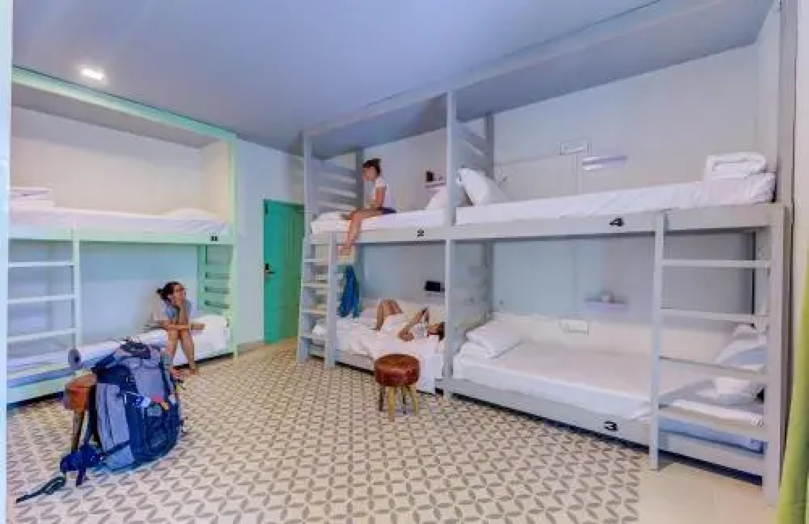 Woke Hostel - Morjim