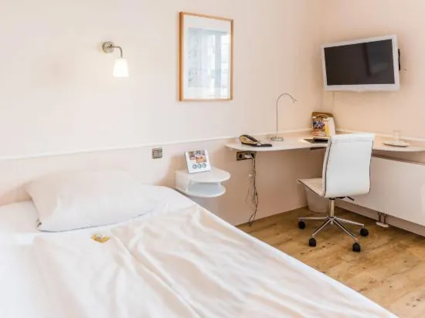 Schäfers Hotel, 24 h Self Check In, Bäcker am Hotel, Free Parking