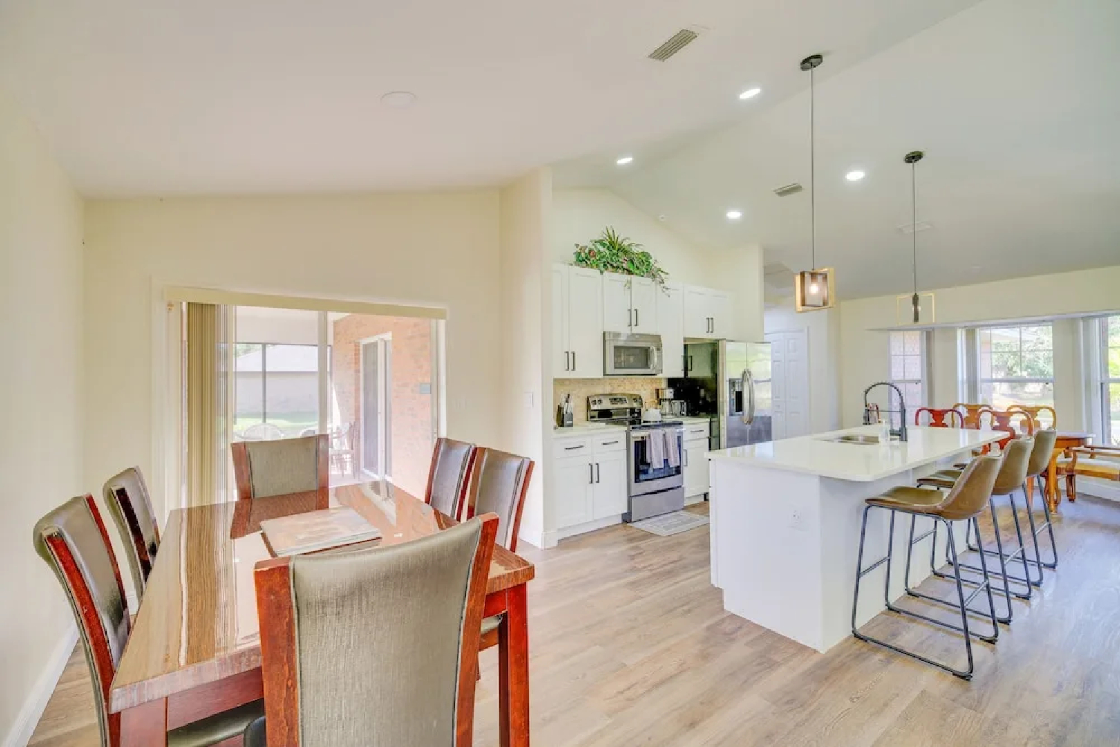 Sunny Palm Bay Home w/ Screened Porch Near Beaches