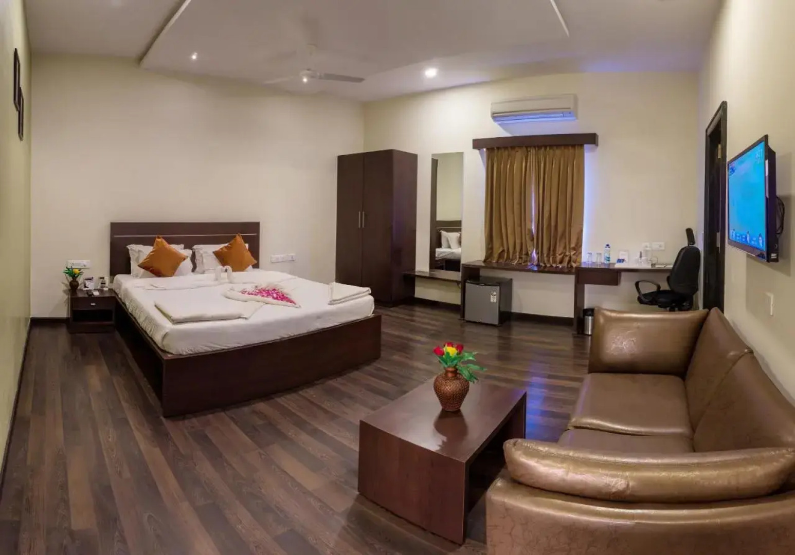 Hotel Somisetty Landmark