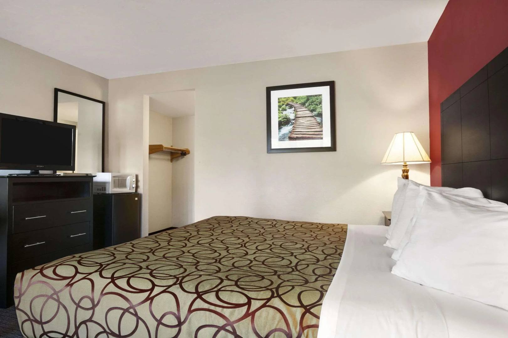 Travelodge by Wyndham Traverse City MI