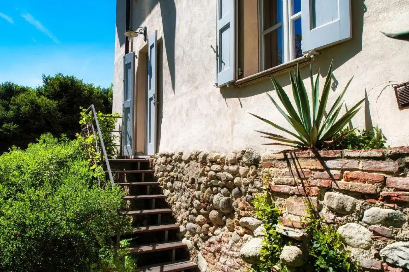 Dandelion Como Suites & Park