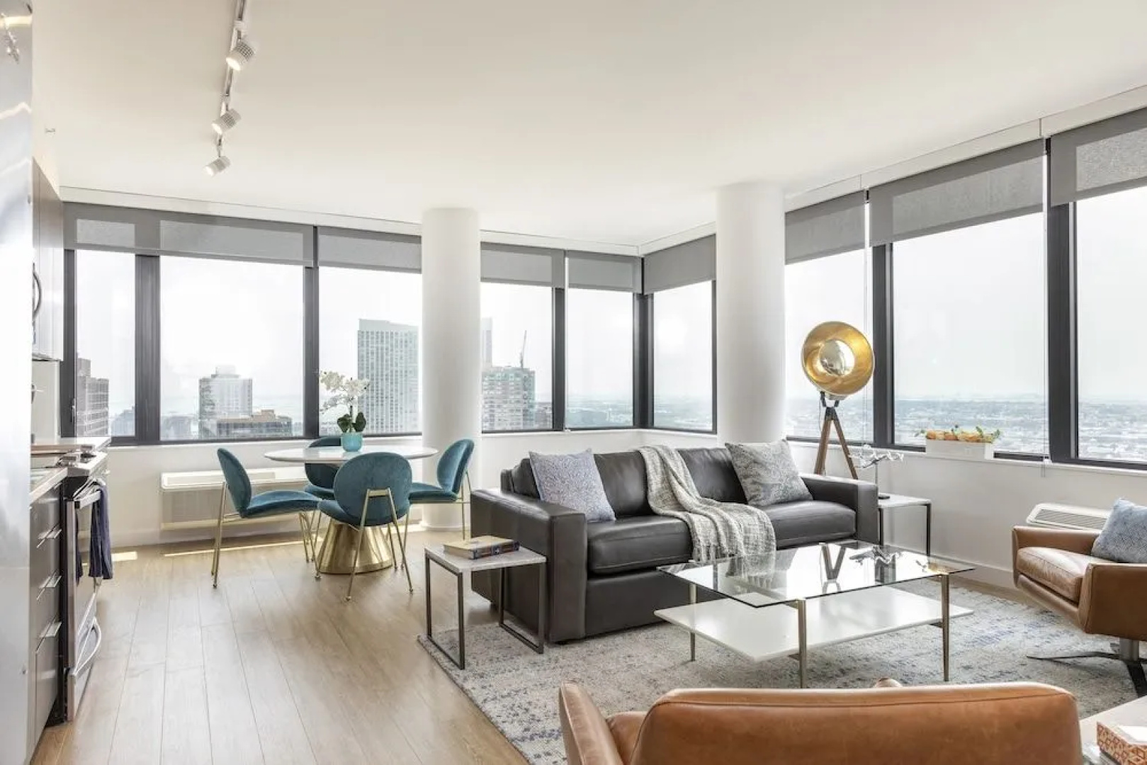 Deedee's Sky Rise Apartments - Newport 2