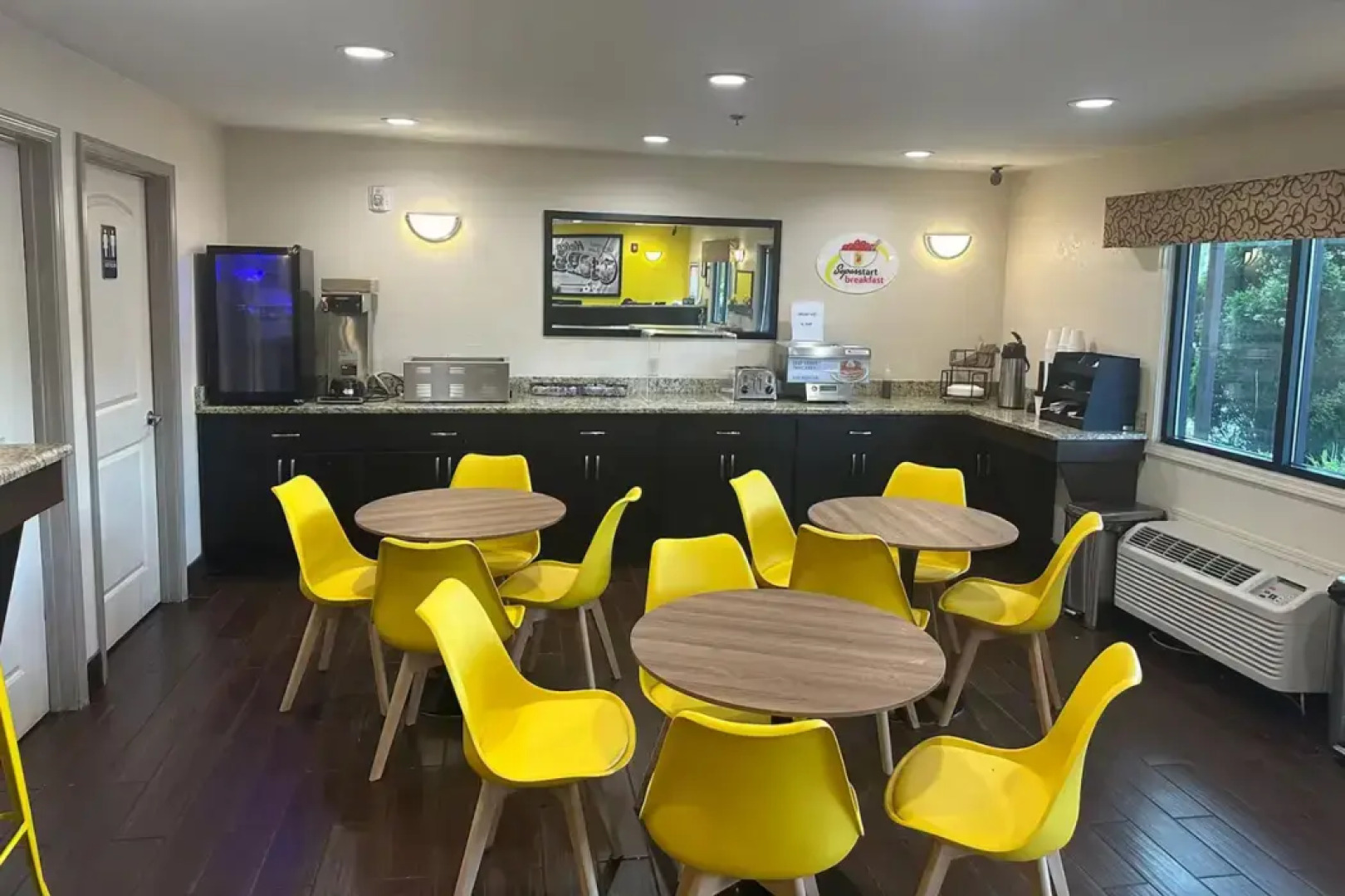 Super 8 by Wyndham Helen