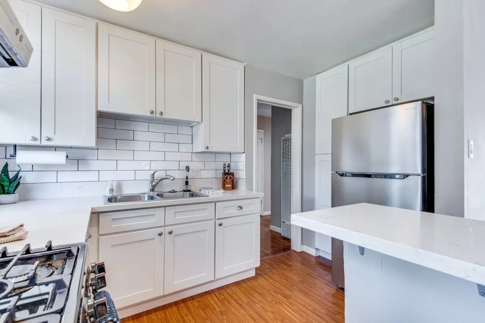 Centrally Located Burbank Duplex Near Hollywood!