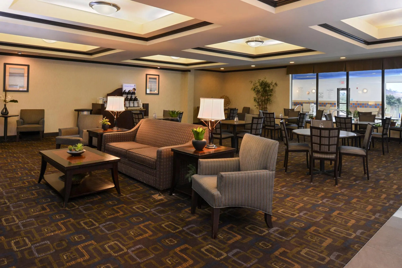 Holiday Inn Express and Suites Fairmont by IHG