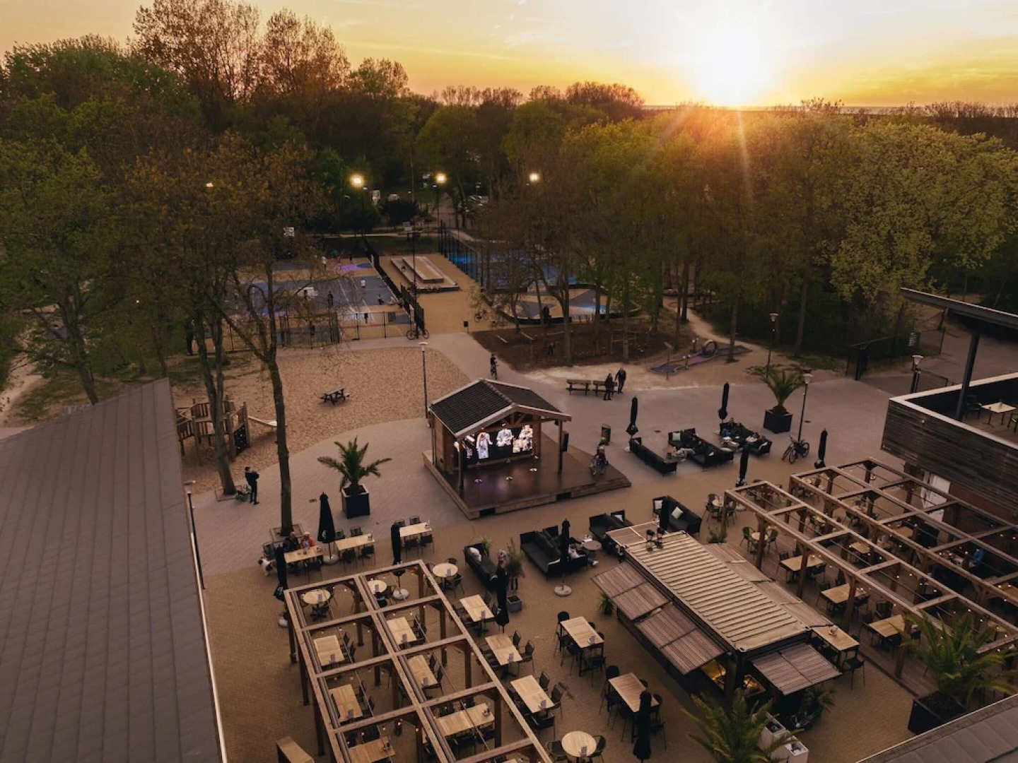 Restyled Holiday Home with 2 Bathrooms near Beach