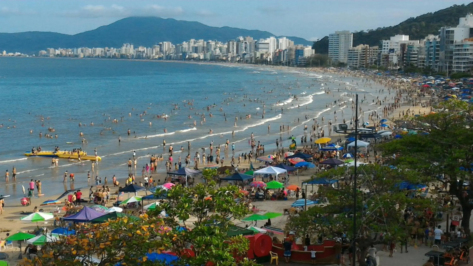 Apartamento 3 quartos e 3 sacadas de frente para o mar com visão panorâmica de toda praia de Itapema