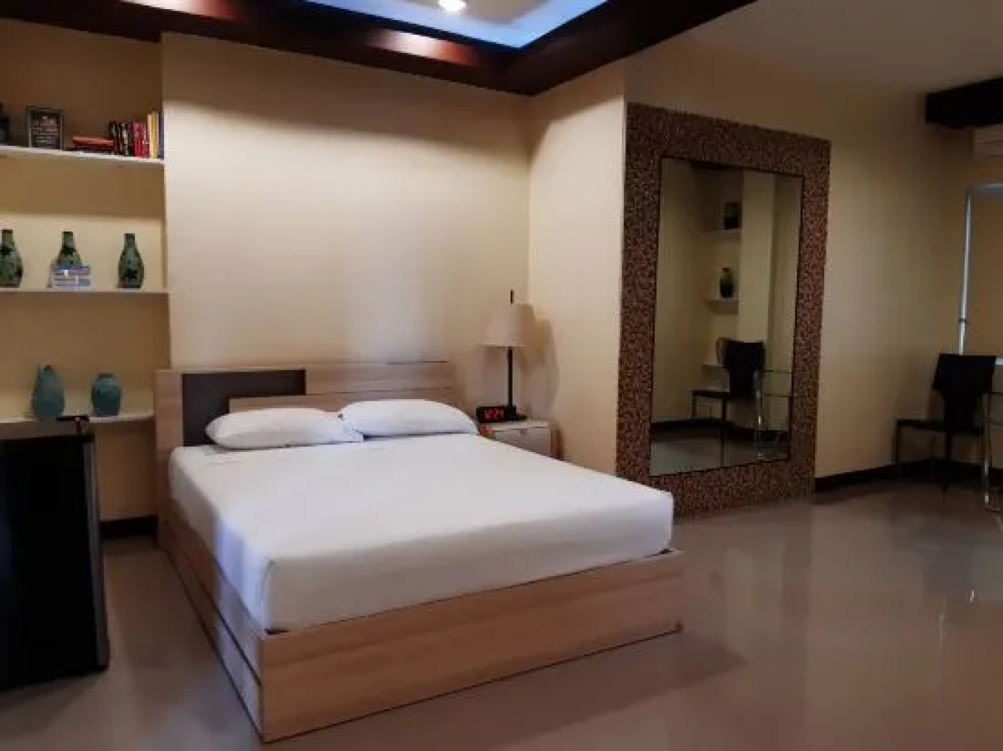 OYO 593 Plumeria Hotel