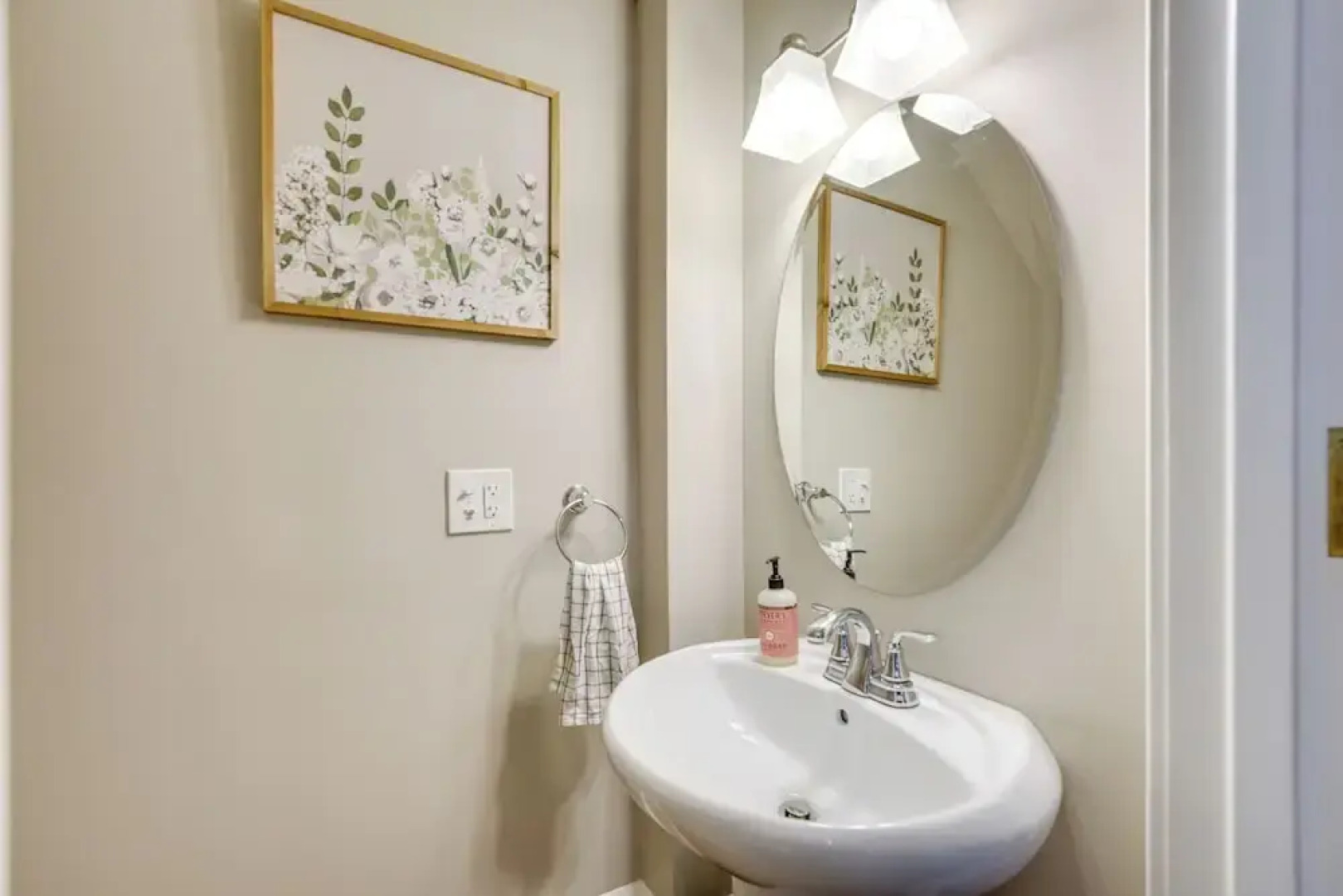 Riverfront St Clair Home - Walk to Downtown!