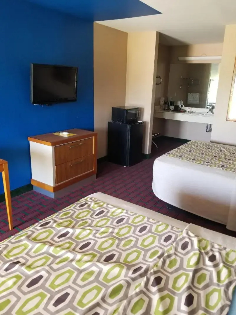 Scottish Inn & Suites
