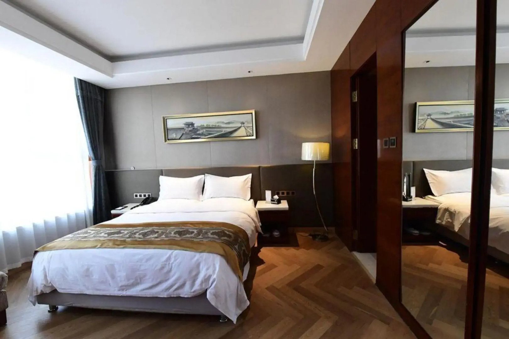 Licheng Ruixuan Hotel (Lingshi Xinjian East Street)