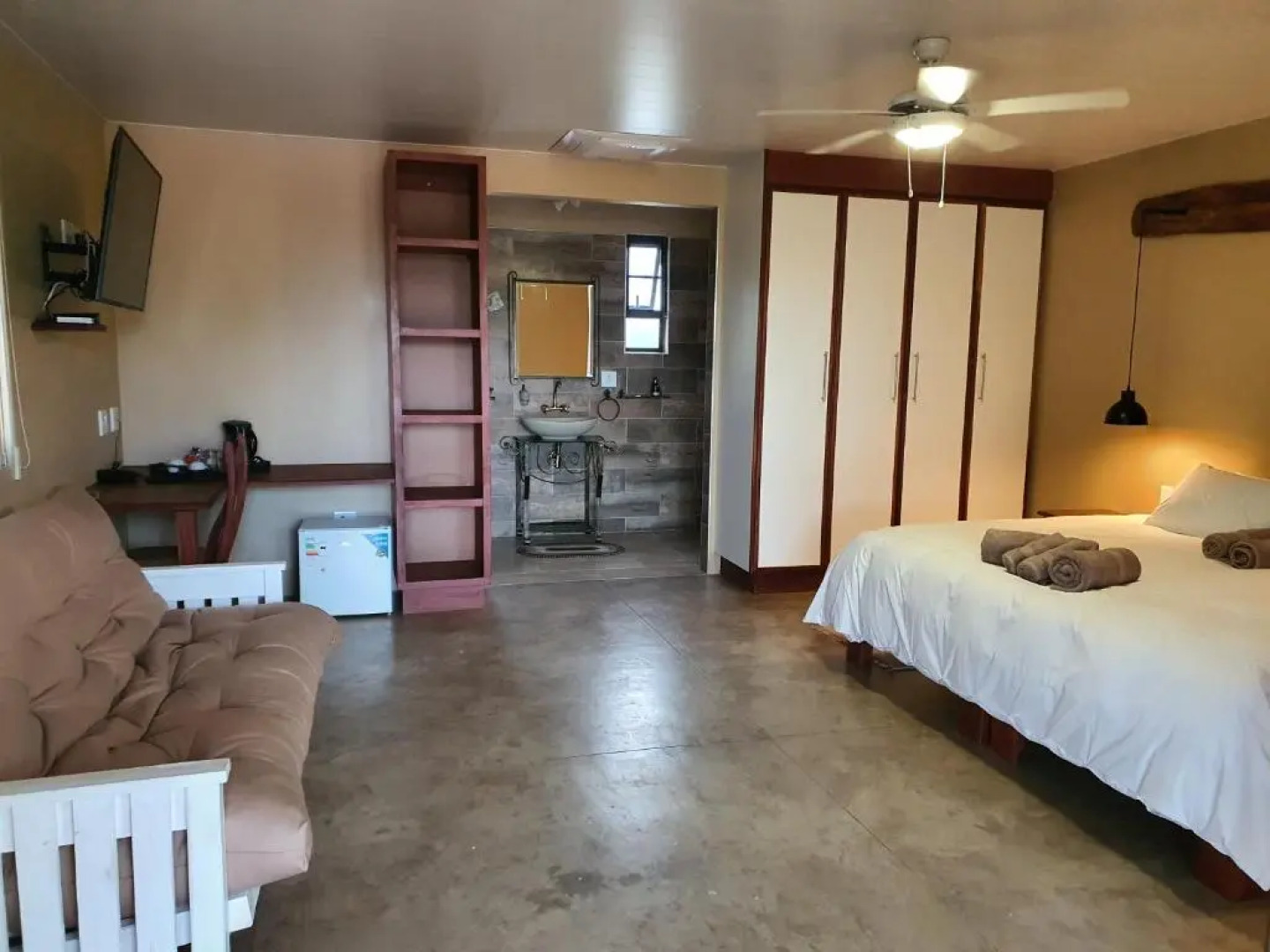 Callies Game Lodge Safaris