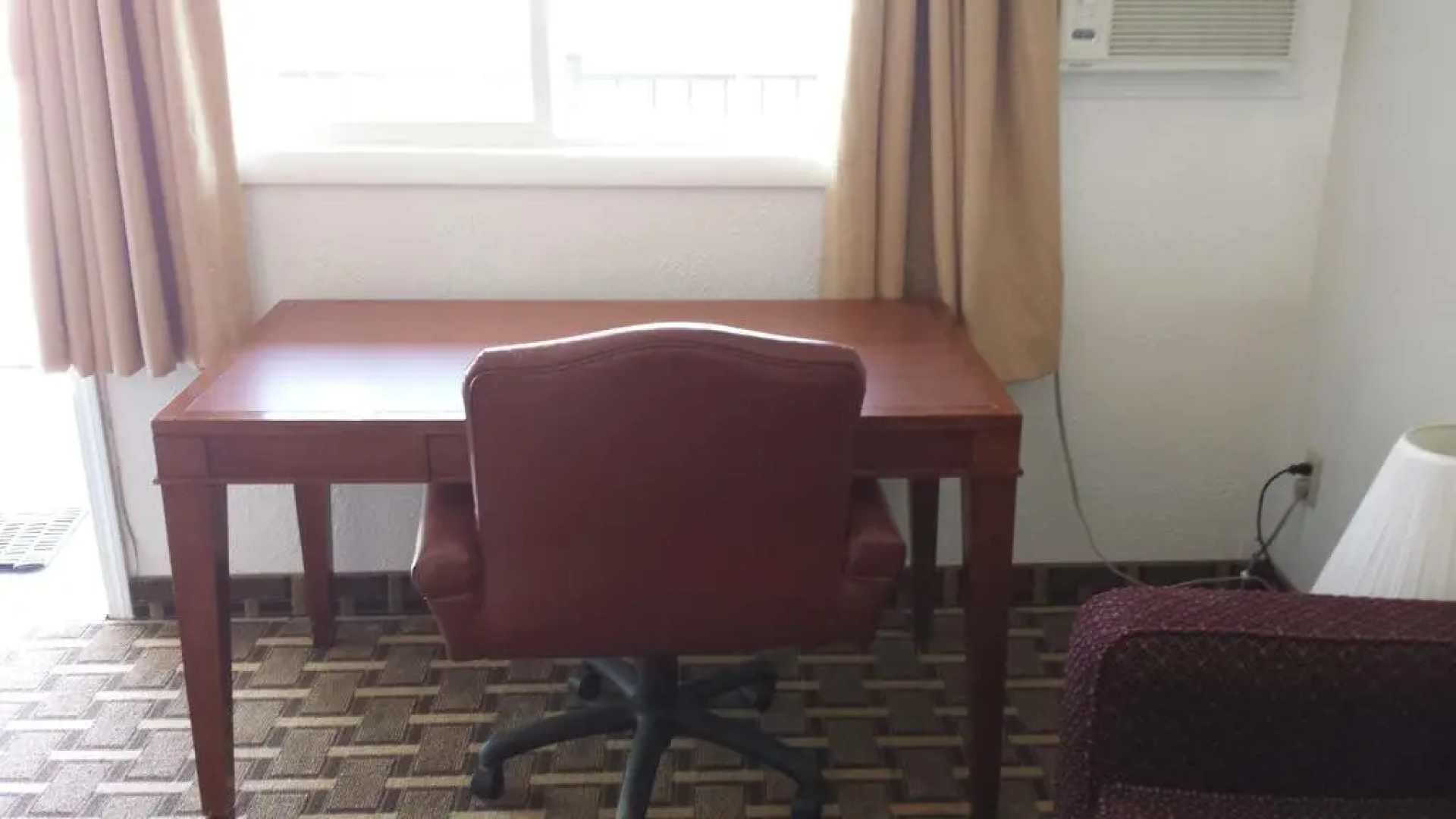 Executive Inn & Suites