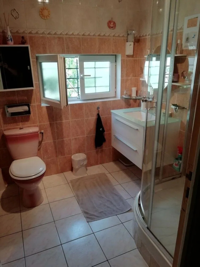 Chambre dans une maison pleine de vie