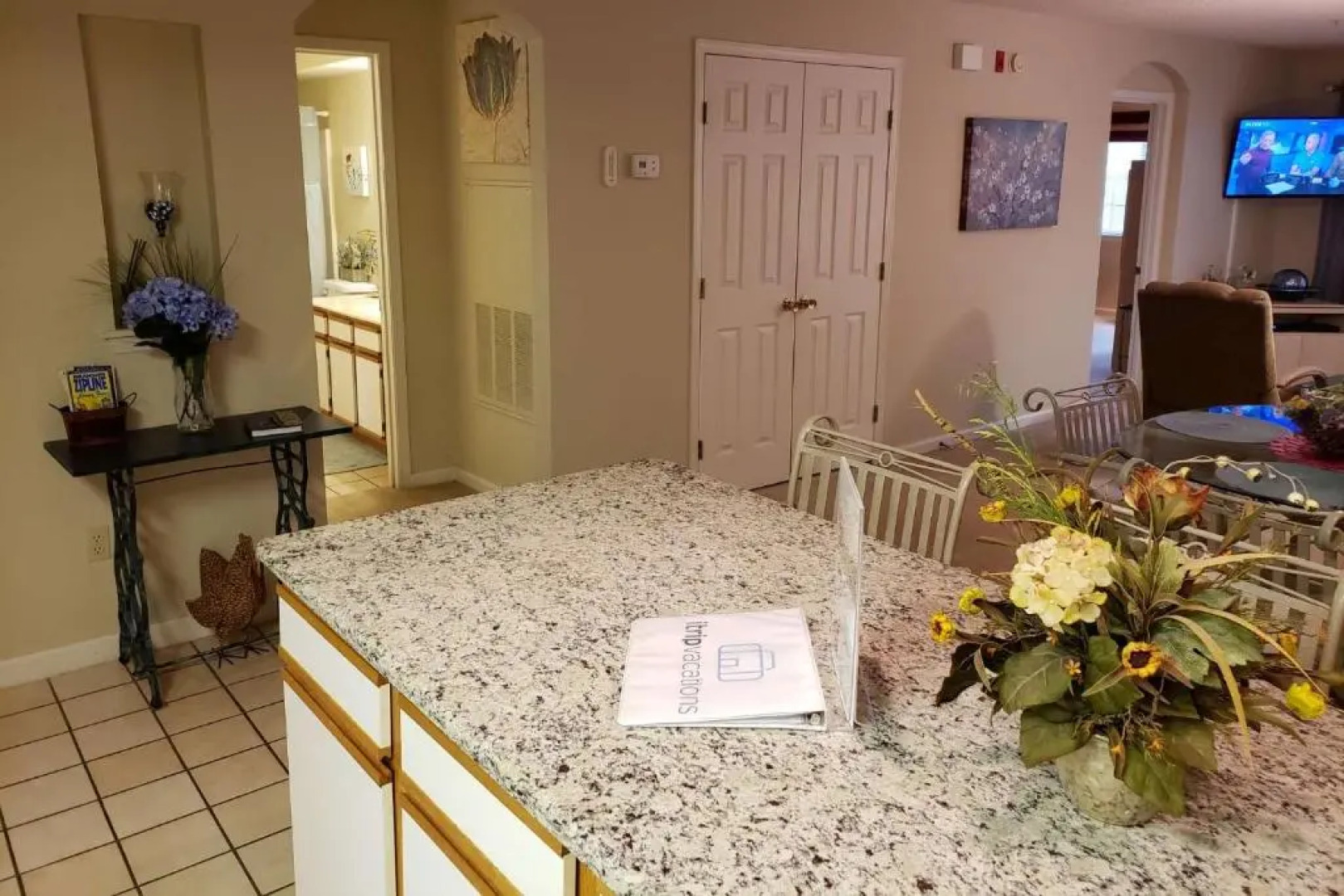 Foothill's Luxury 2BDR Ground Floor Condo in 1000 Hill's