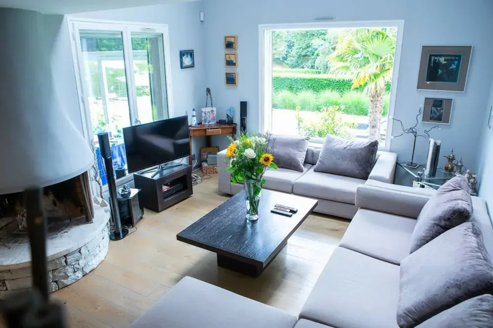 Villa au Bord du lac Avec Piscine Privee et Acces Direct au lac