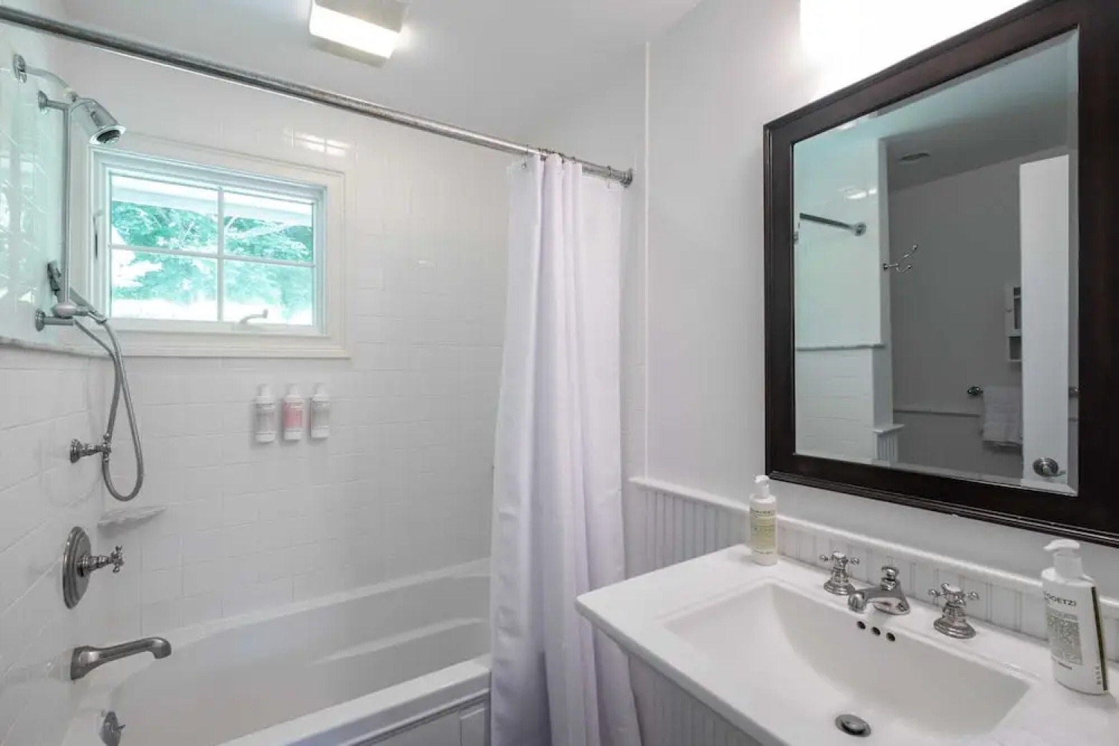 Heated Pool Driftwood Cottage by Rovetravel