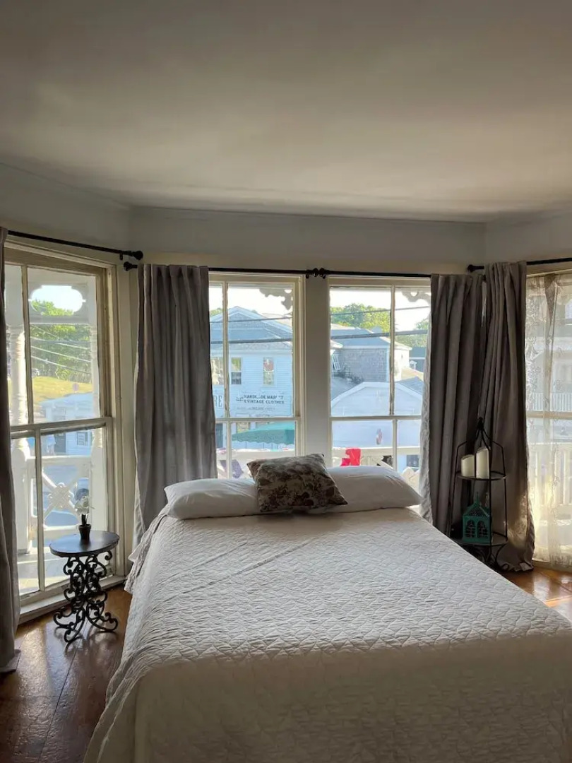 The Inn at Old Harbor