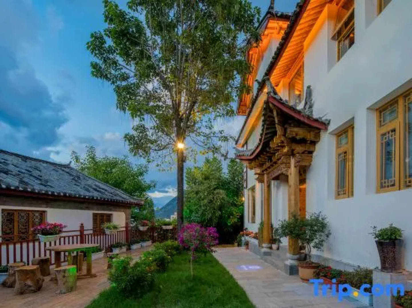 Floral Lijiang Ancient City Banshan Yunfu Luxury Designer Meisu