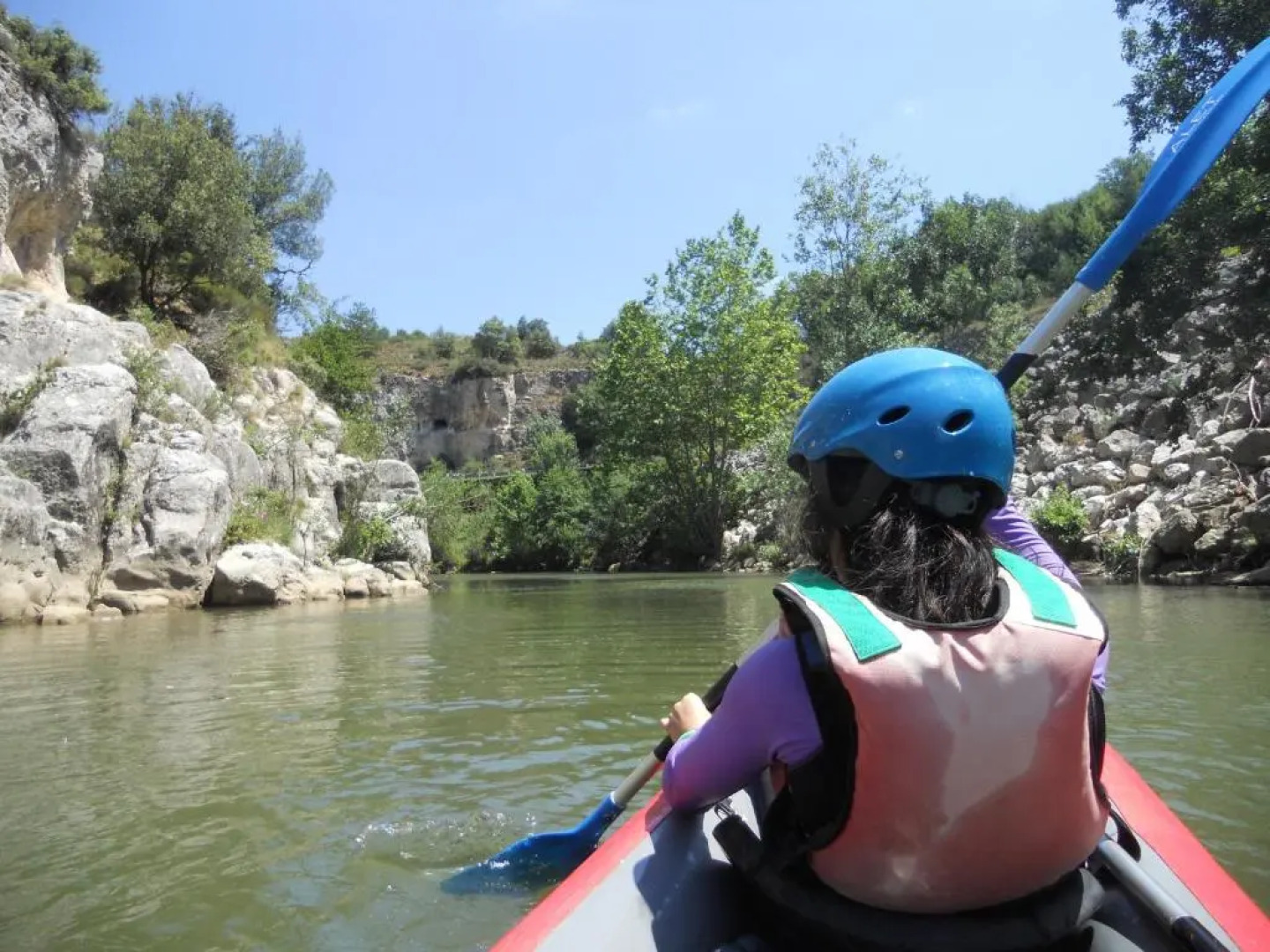 Entre l'église et la place