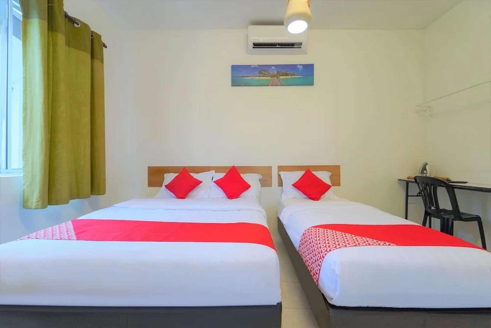 OYO 90085 Crystal Sintok Chalet