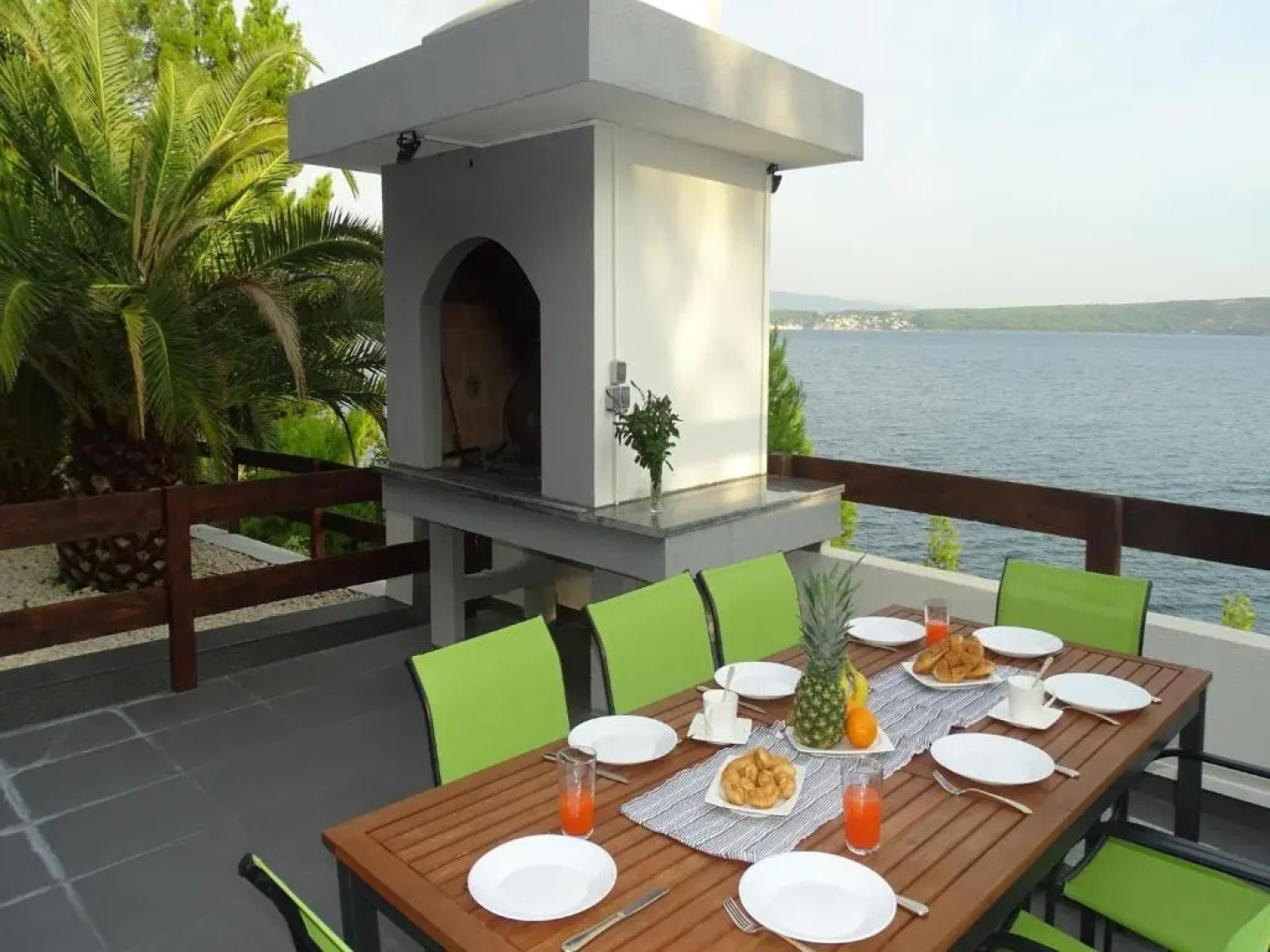 Seaside Villa mit Pool für 12 Personen