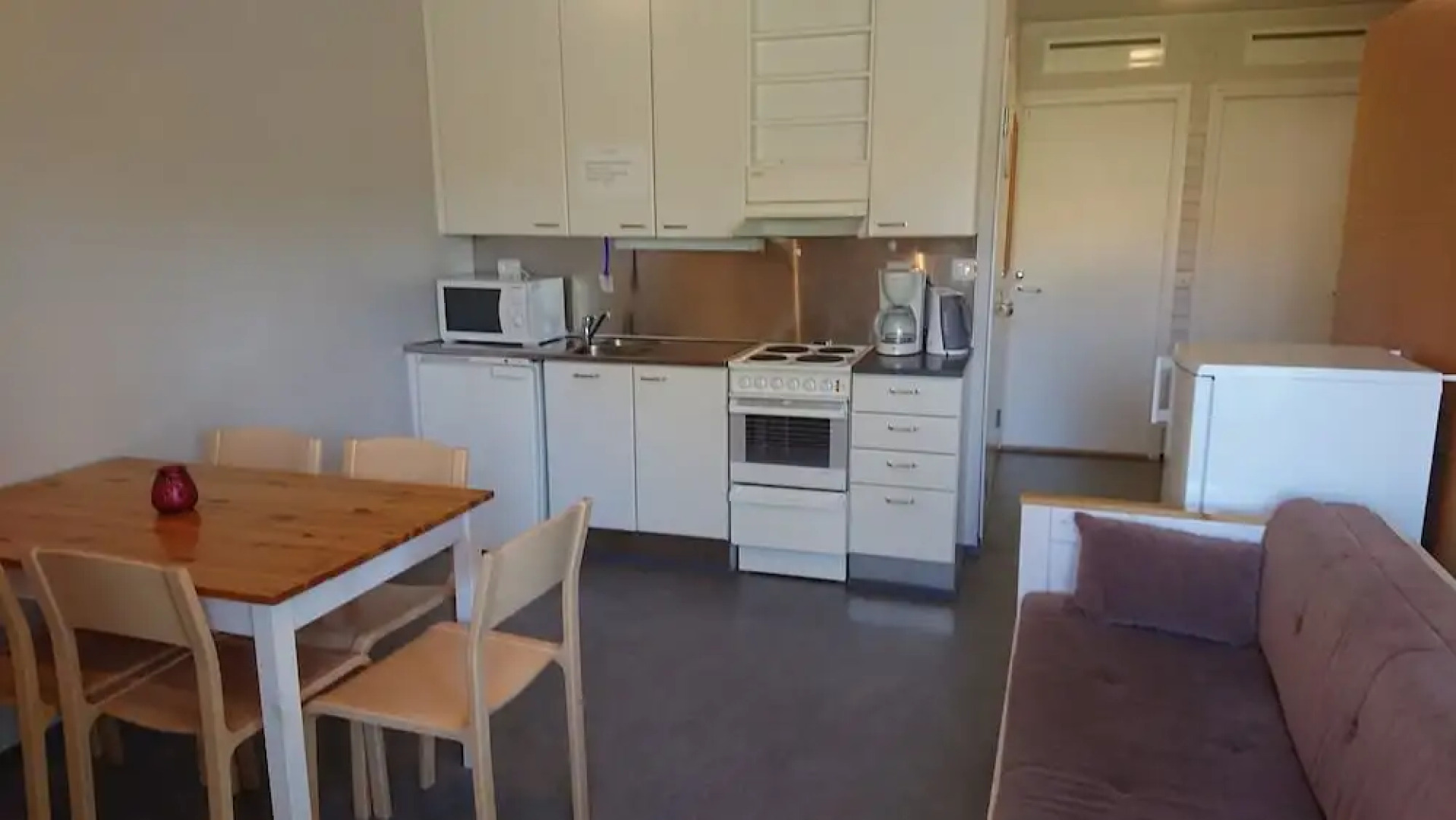 Lepaan Matkailun Kesähostelli