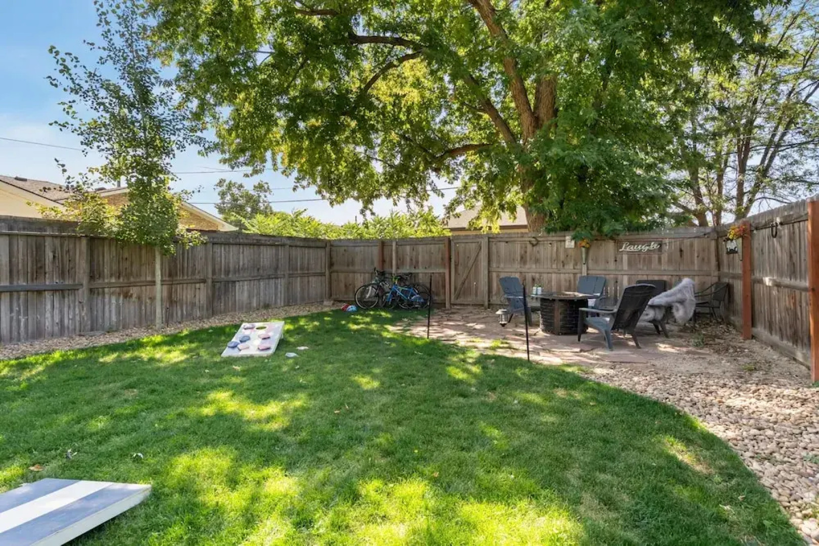 Windsor Farmhouse Family Fun, Yard & Fireplace