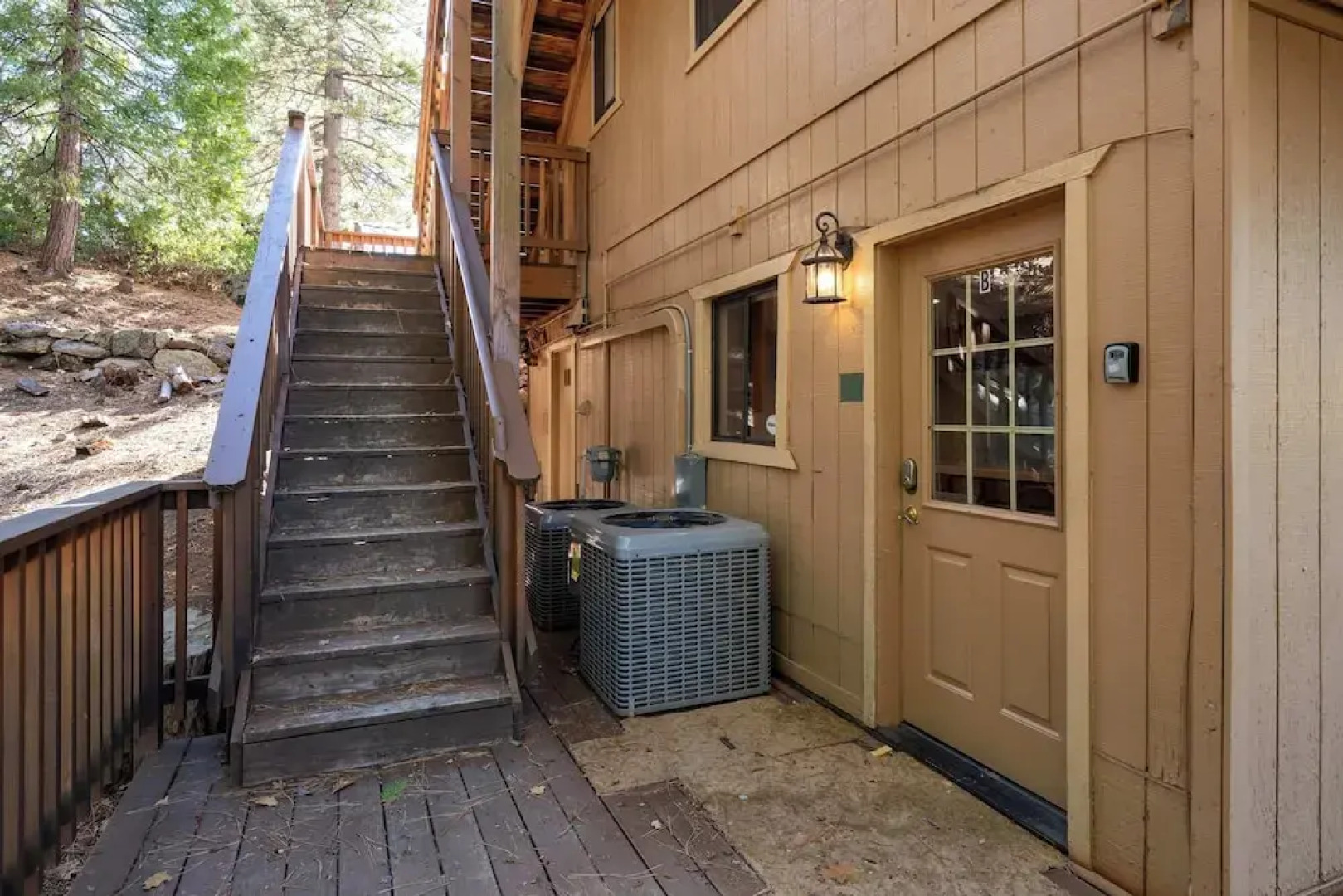 Yosemite Aviary and Quail Within Yosemite - 2 Separate Units, Up To 14 Guests!