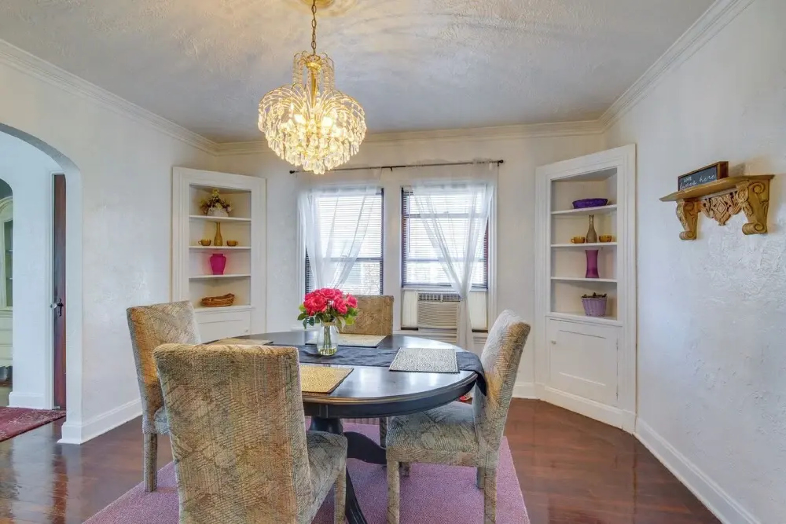 South Euclid Apt < 10 Mi to Downtown Cleveland!