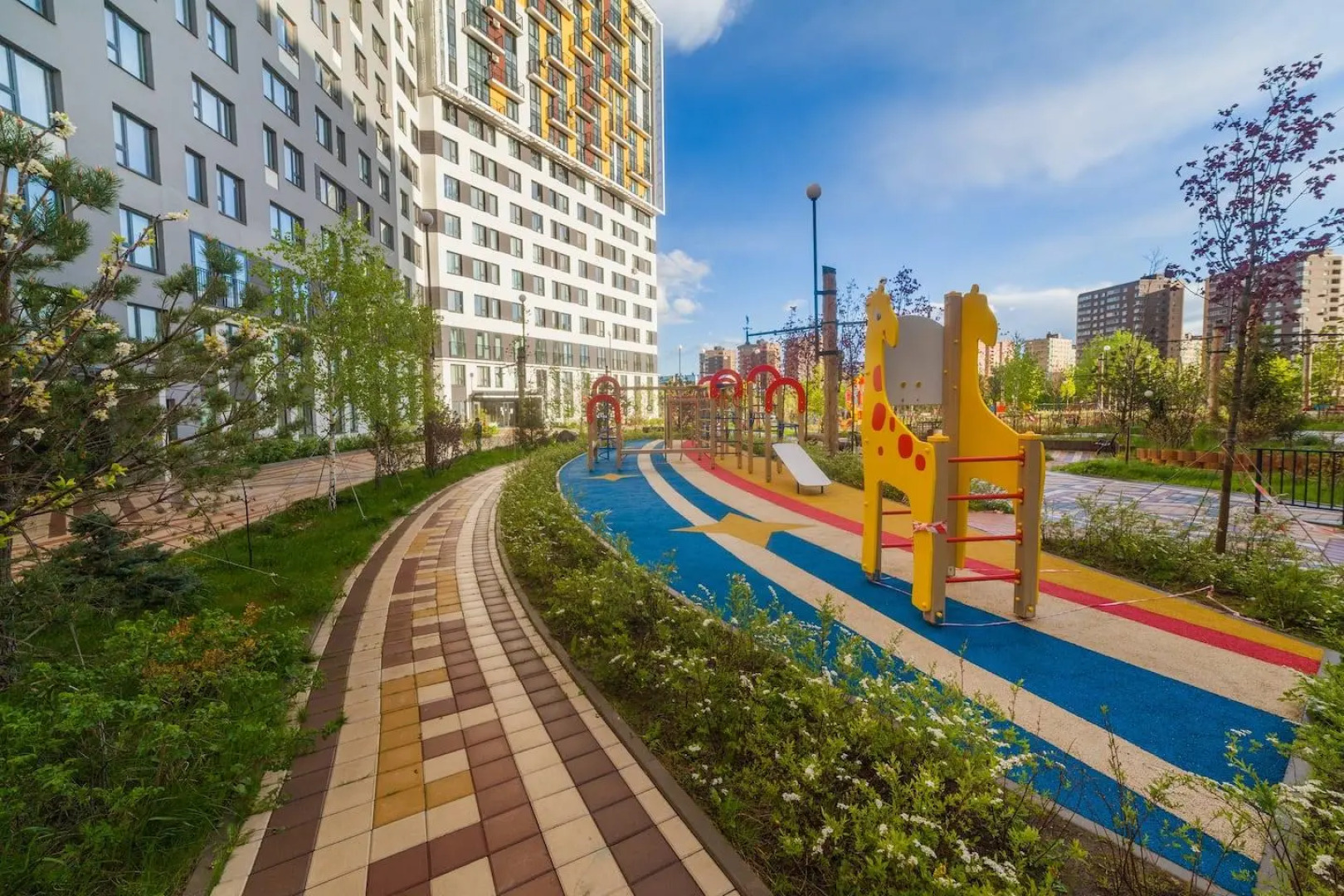 Санди на улице Бачуринская 7 корп. 2