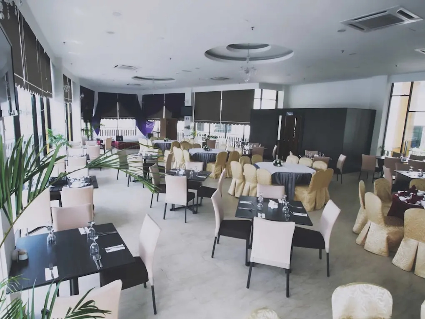 The Regency Waterfront Hotel