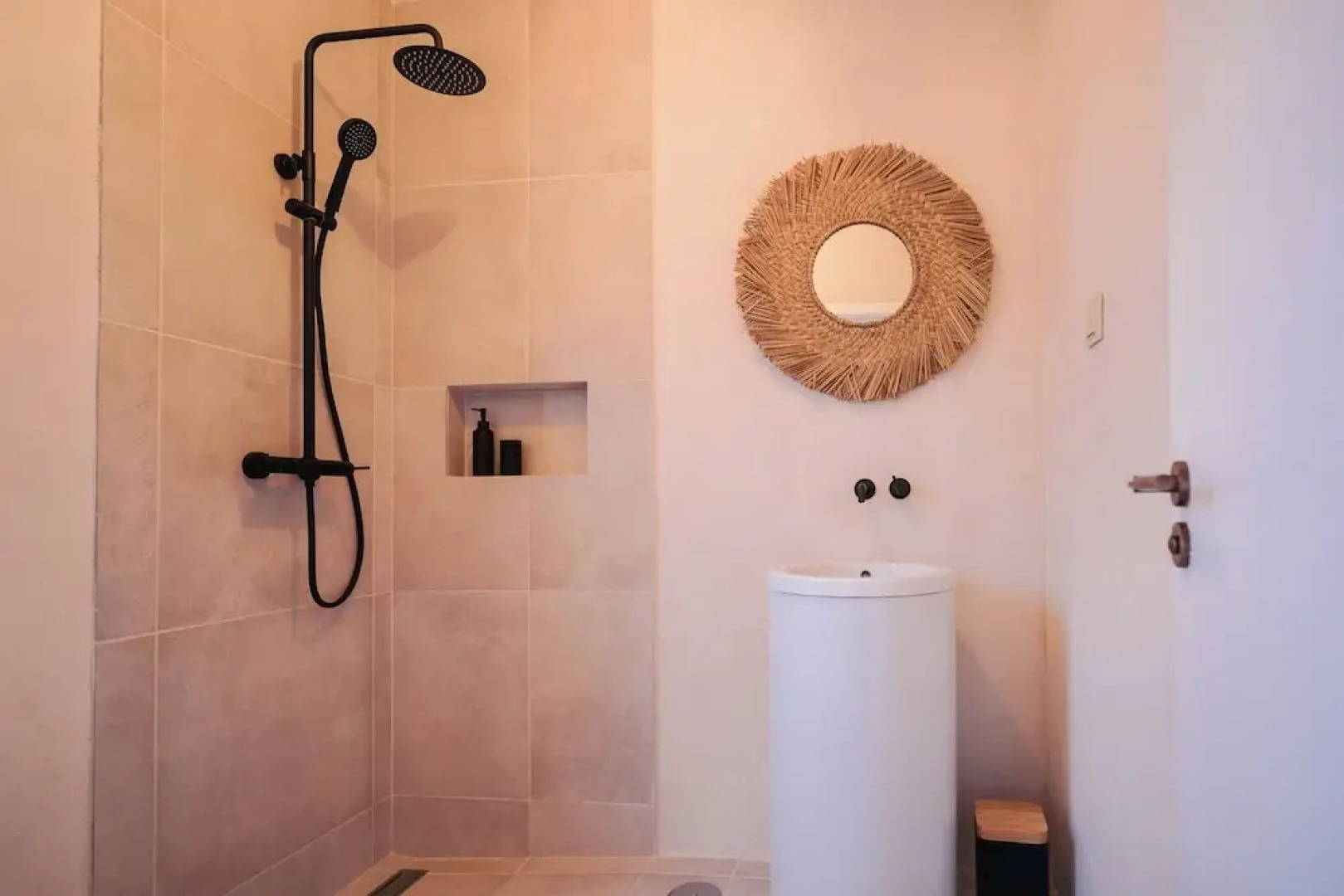 Birds of Paradise - Boutique surf lodge