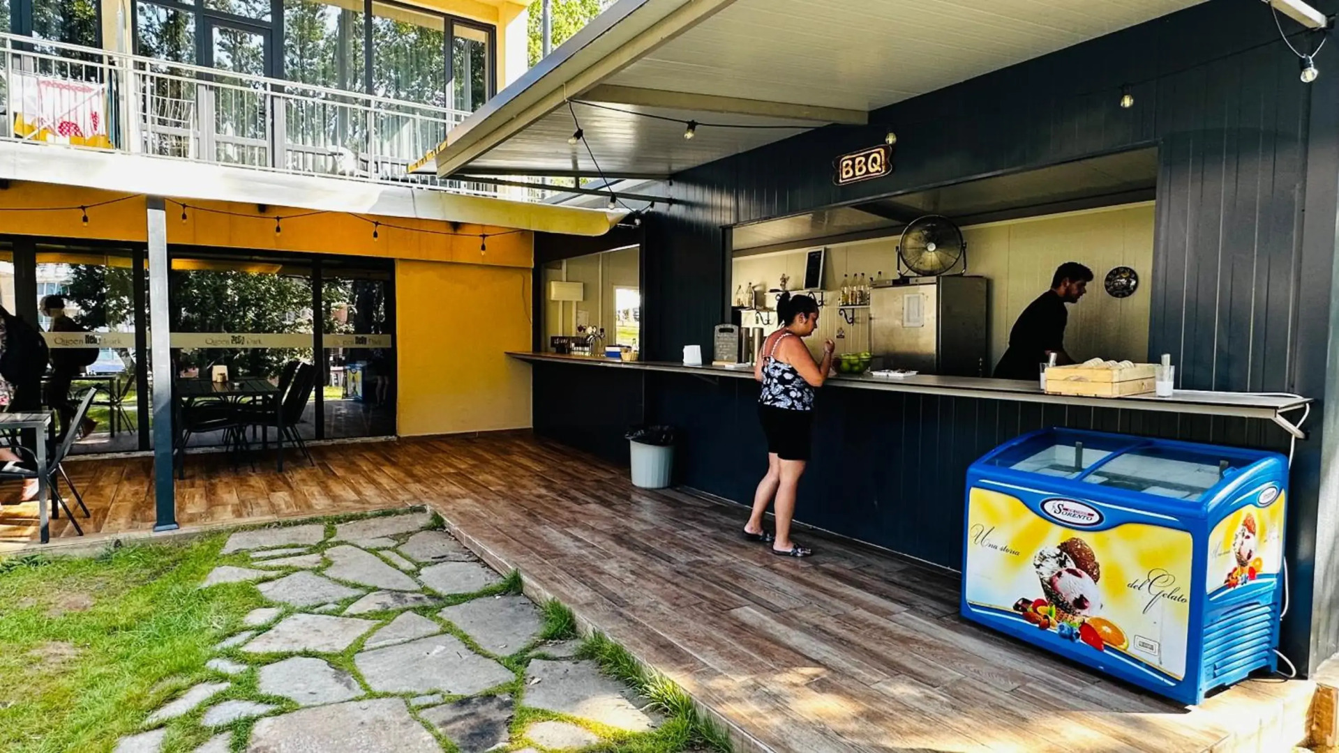 Queen Nelly Hotel Park