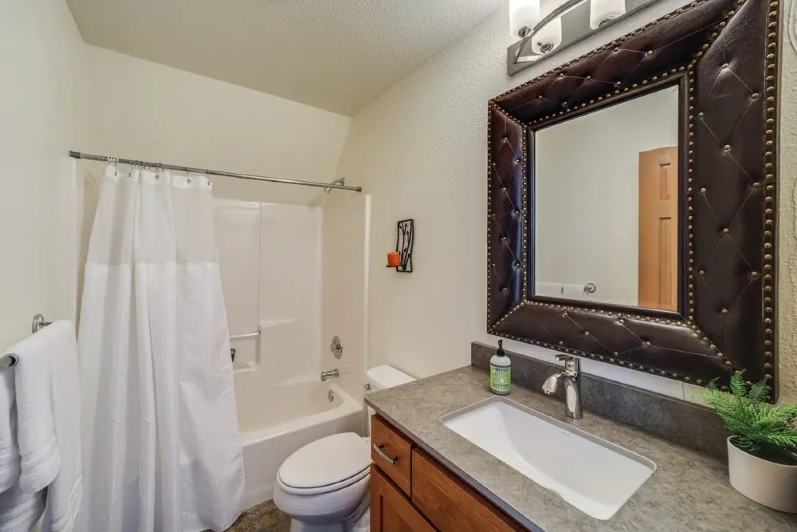 Modern Retreat w/ Hot Tub - Steps to Lake Chelan!