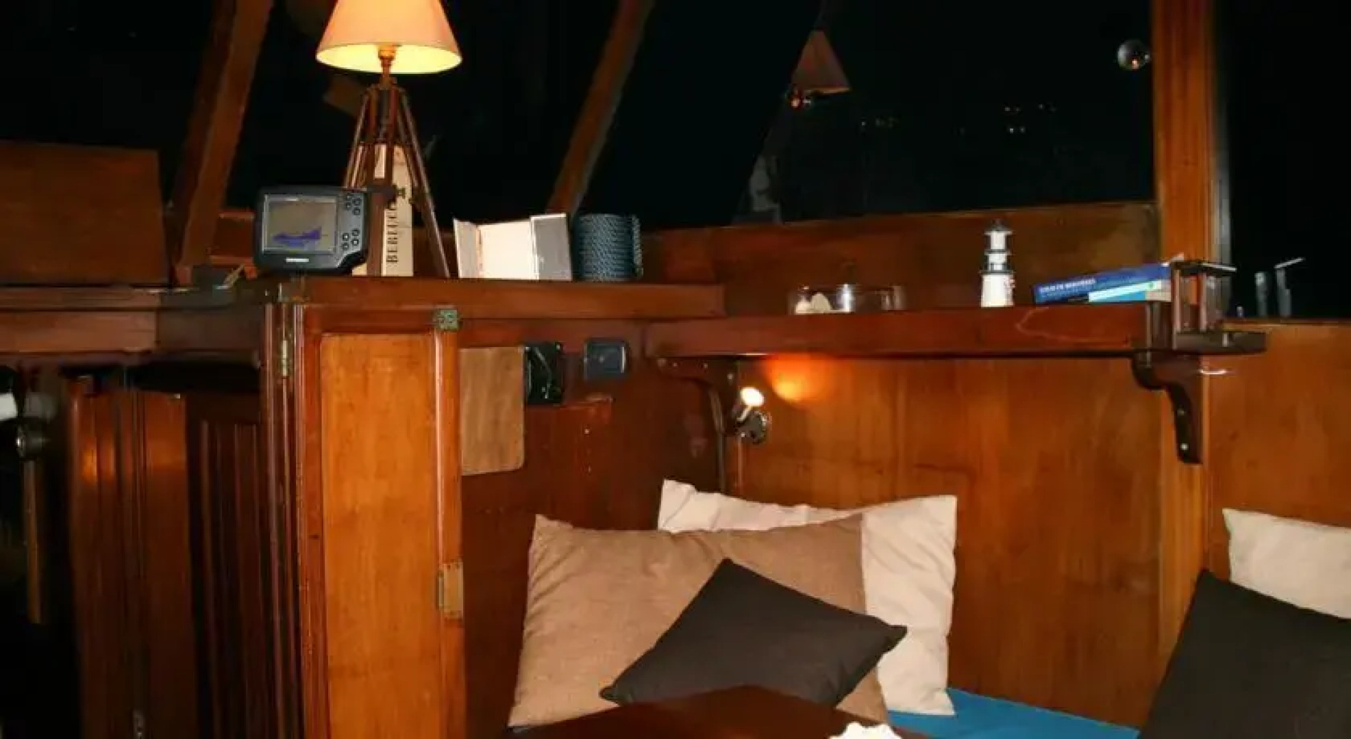 Boat Sea Dreams Charter