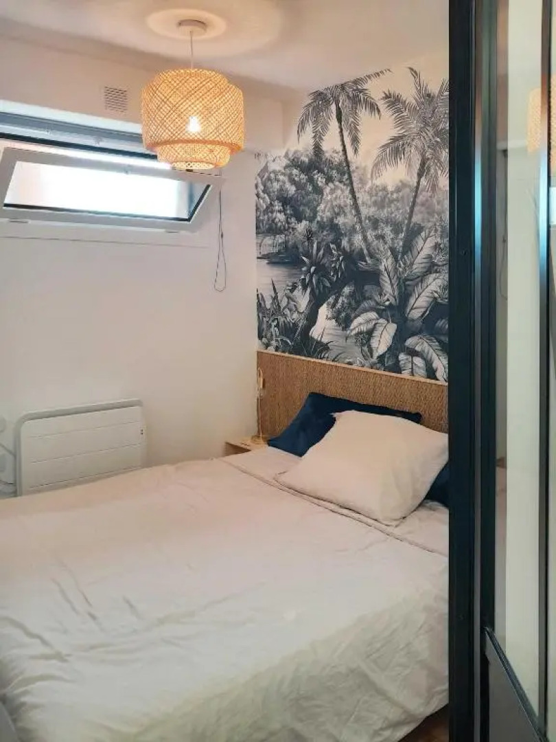 Joli 2 pièces sur le port avec piscine, terrasse, parking